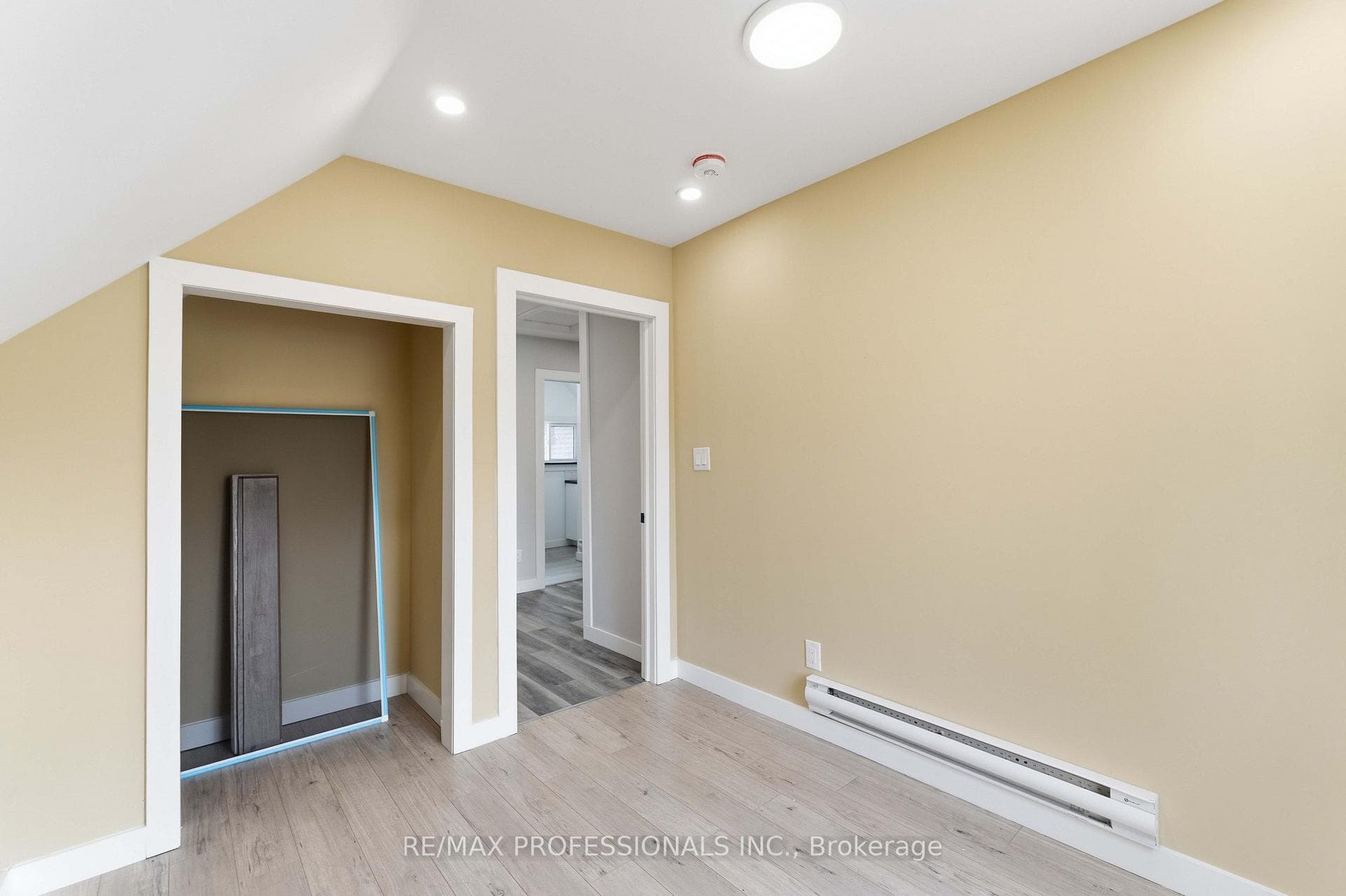 759 Barton Street photo 34