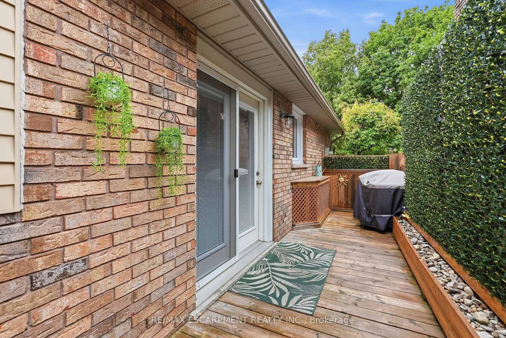 224 ATHENIA Drive photo 40