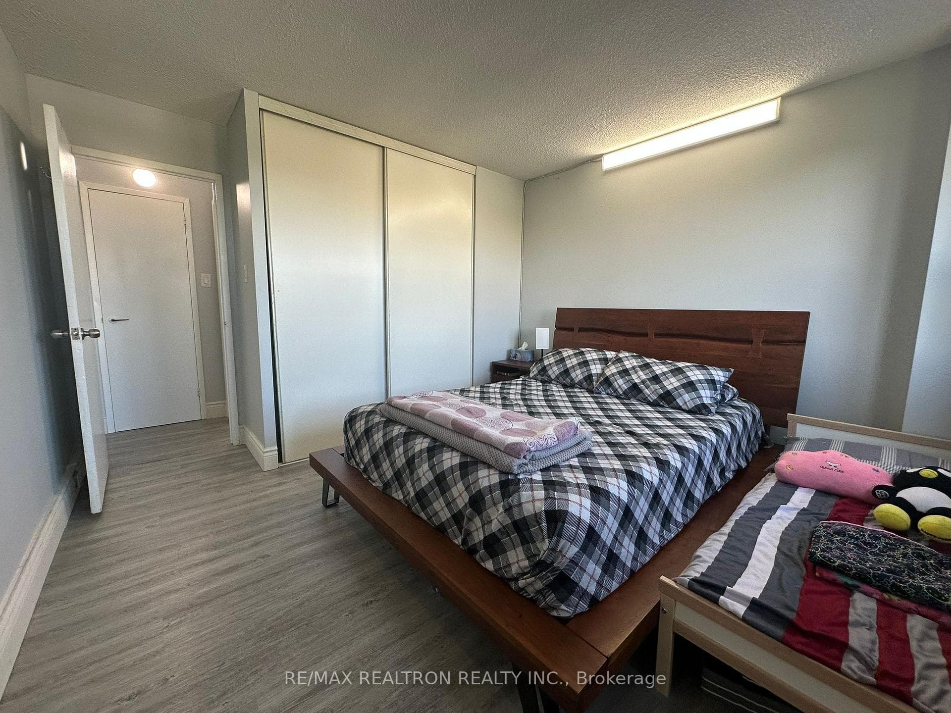 100 Leeward Glenway Unit 1401 photo 10