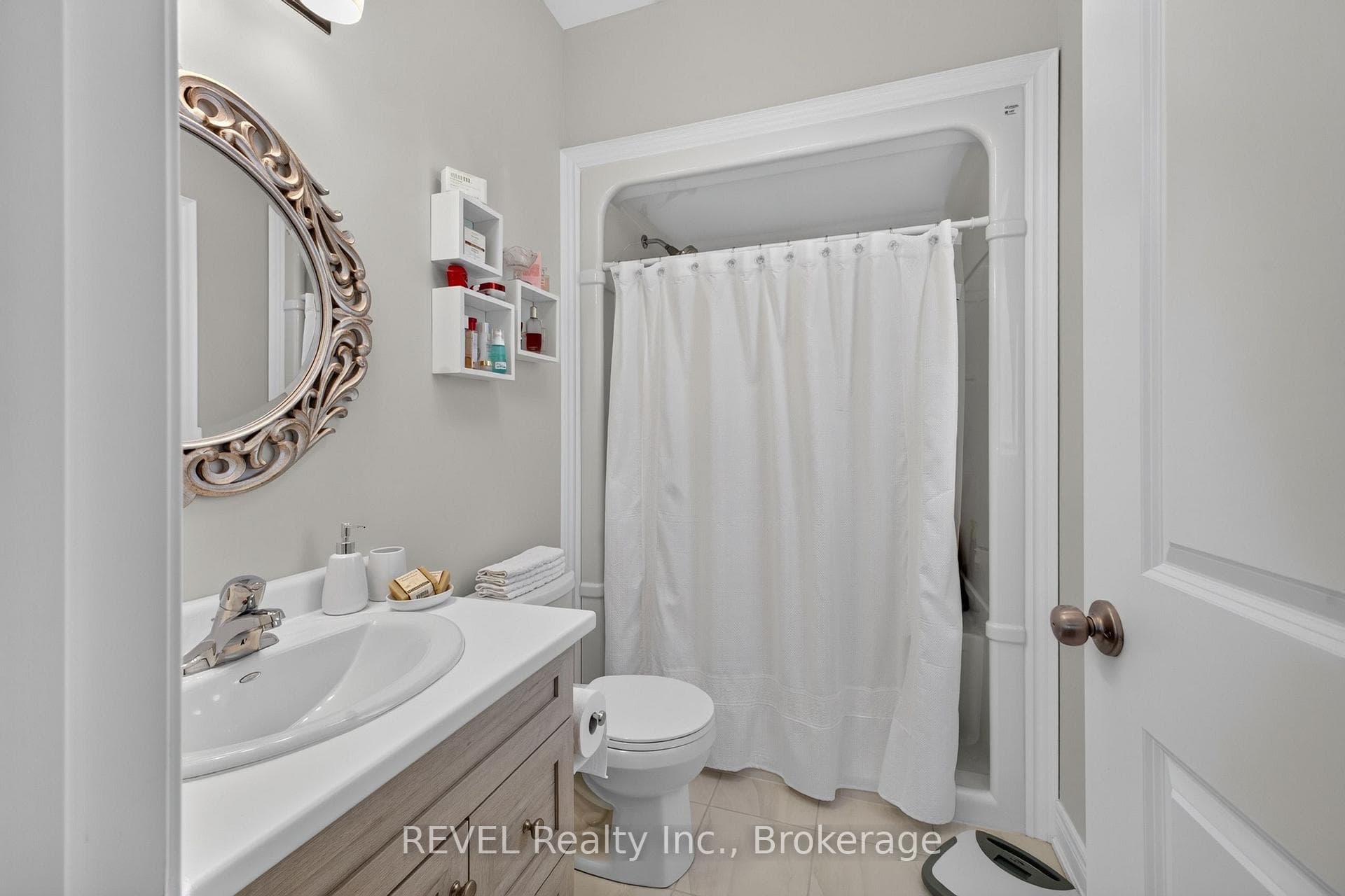 394 Hummel Crescent photo 17