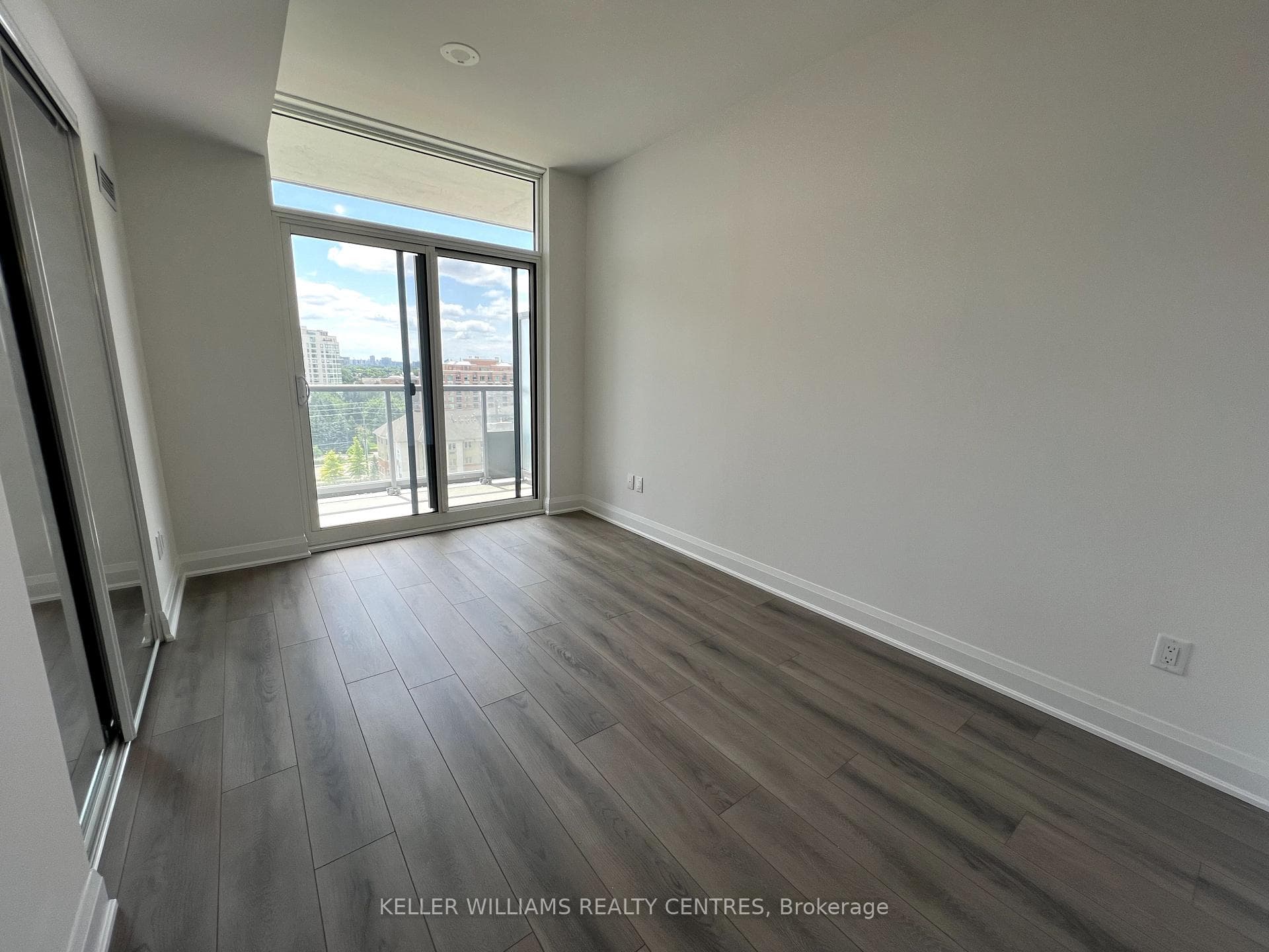 20 Gatineau Drive Unit 1004 photo 11