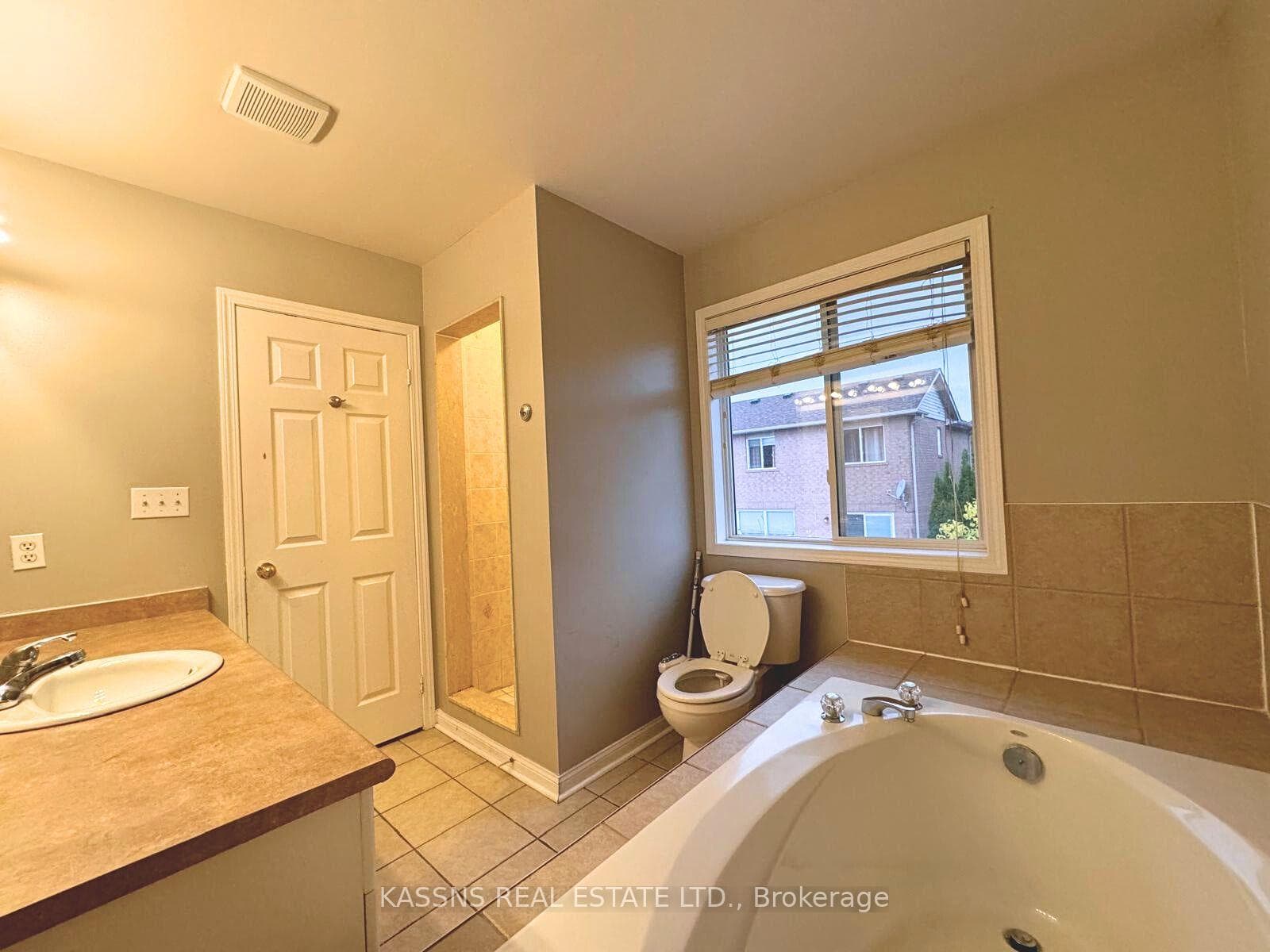 718 Irving Terrace photo 4