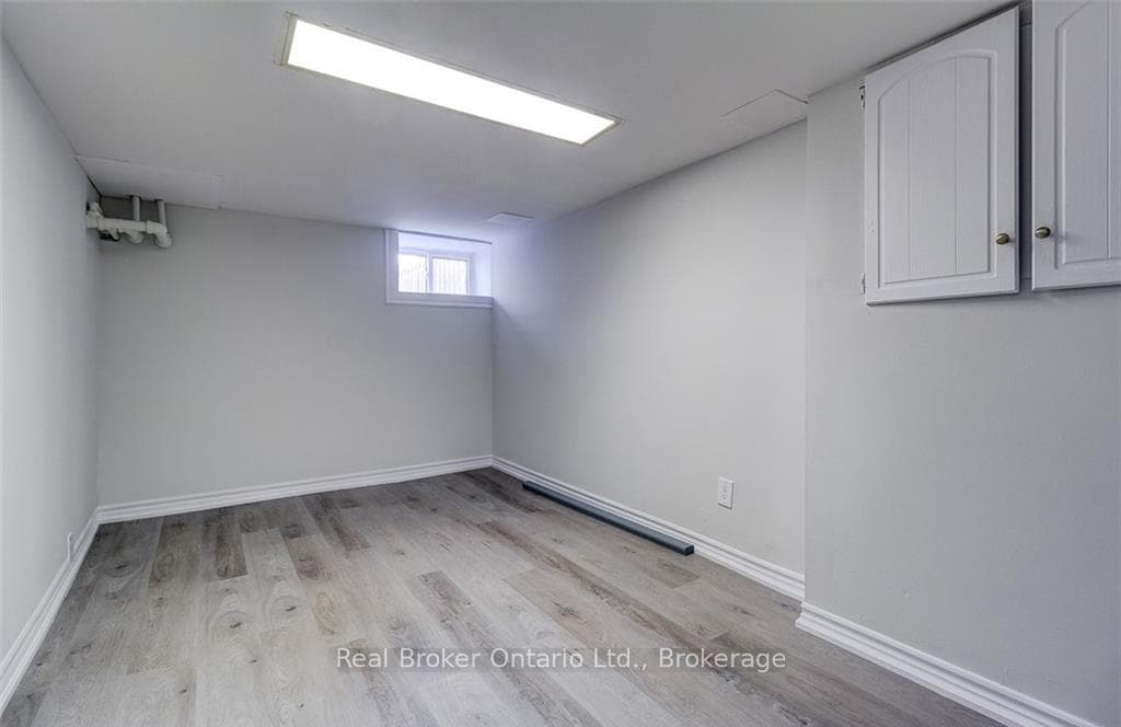 647 Wilson Street photo 45