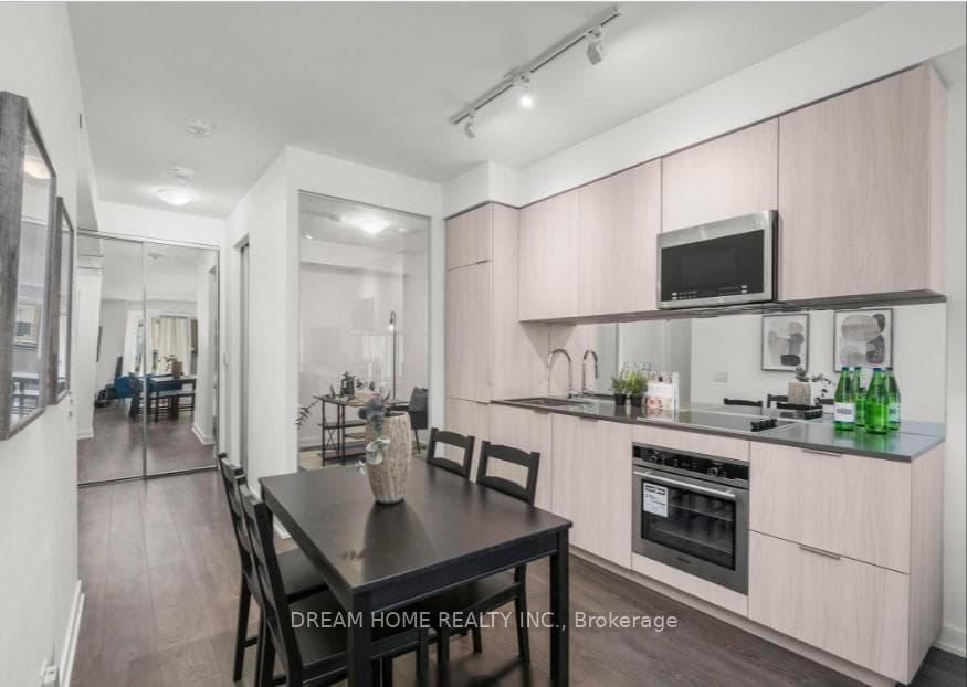 609 Avenue Road Unit 306 photo 6
