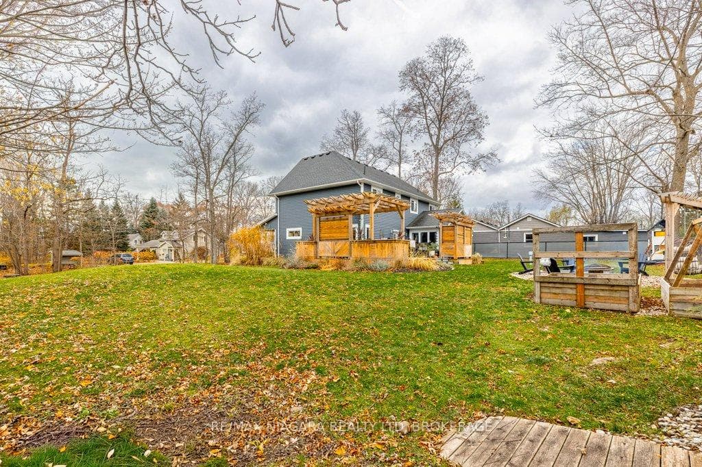 3246 Cedar Avenue photo 42