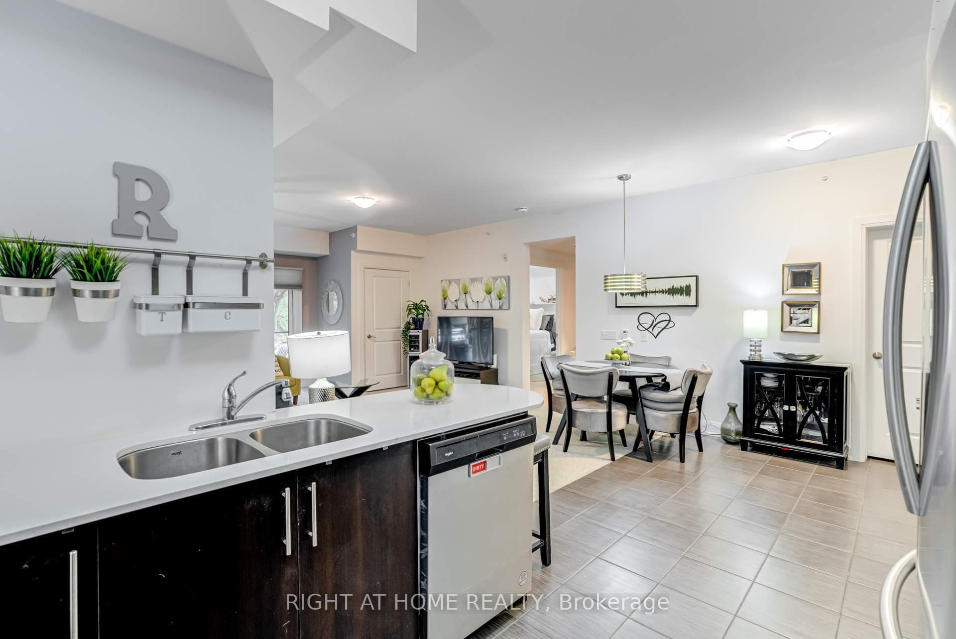 304 Essa Road Unit 308 photo 9