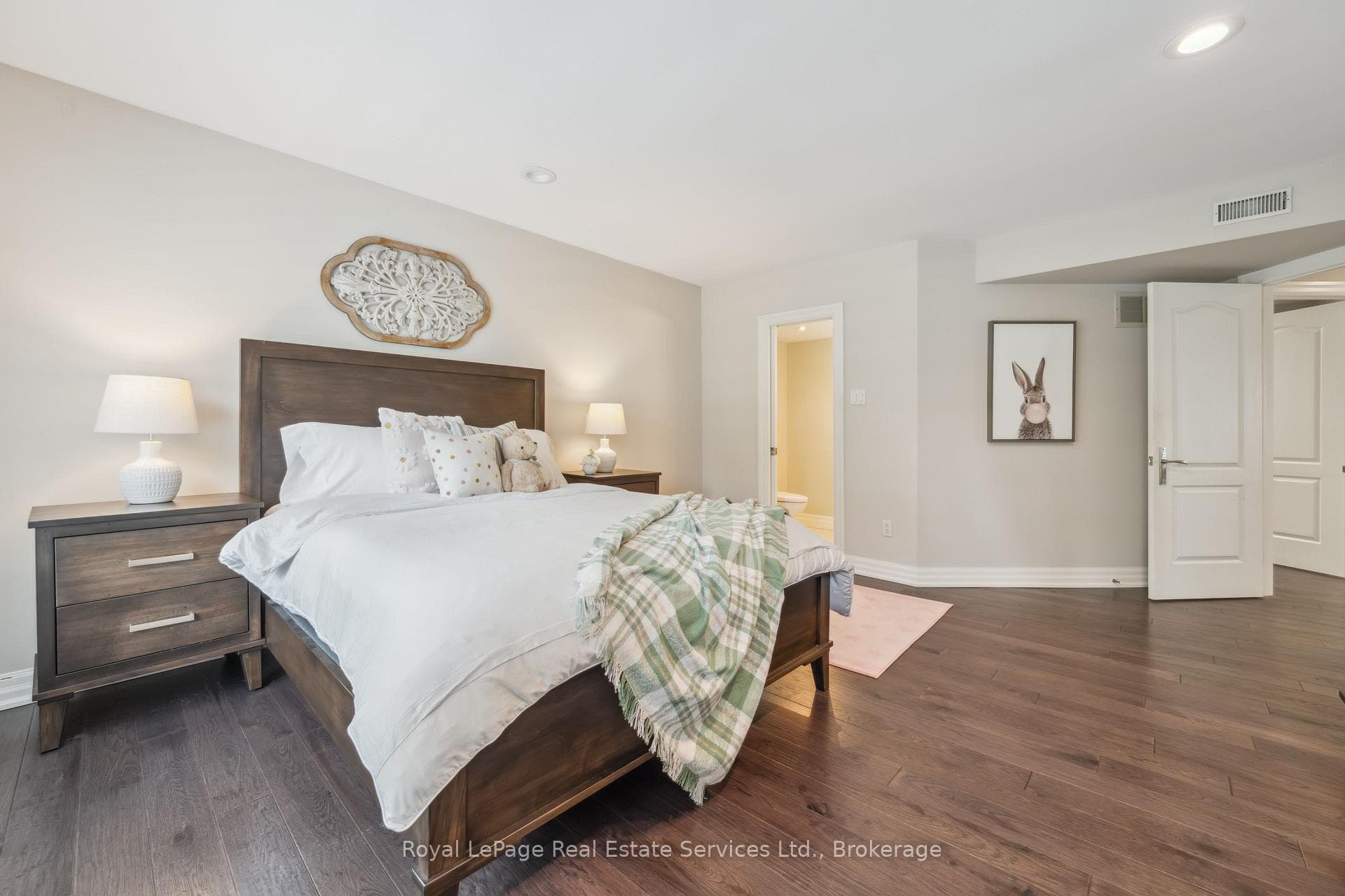 480 CHARTWELL Road photo 31