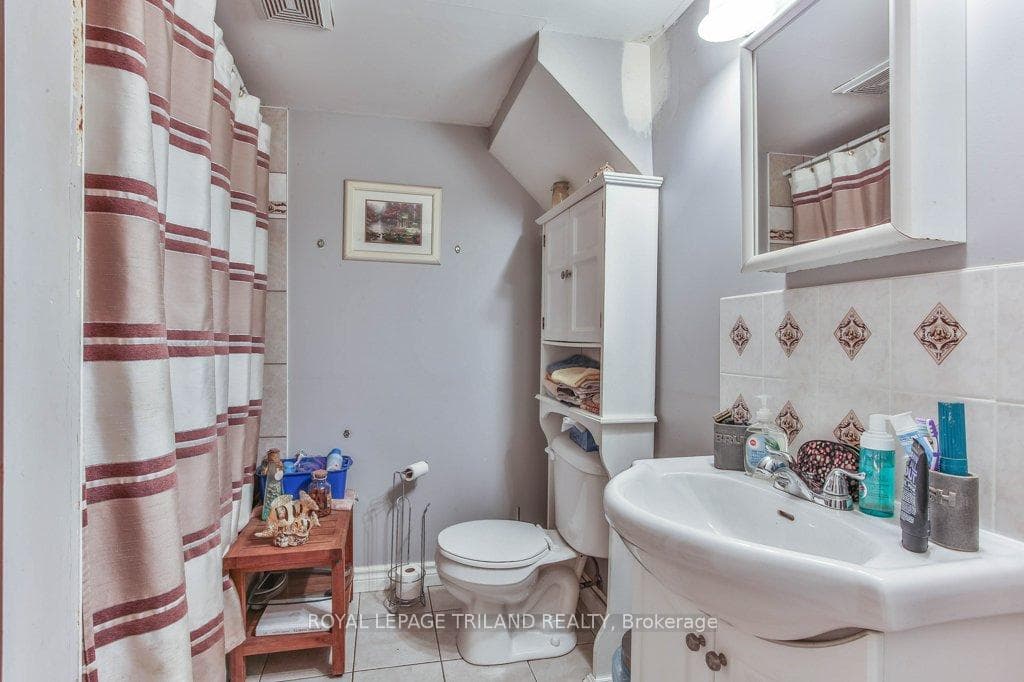 1840 ROYAL Crescent photo 21