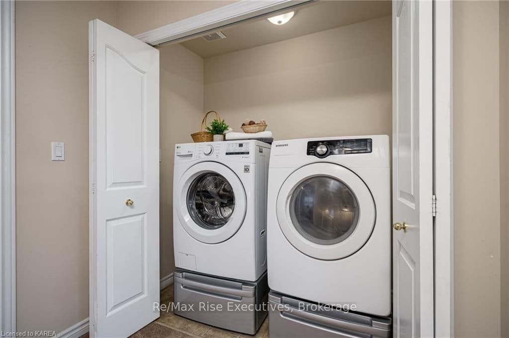 1416 CROSSFIELD Avenue photo 22