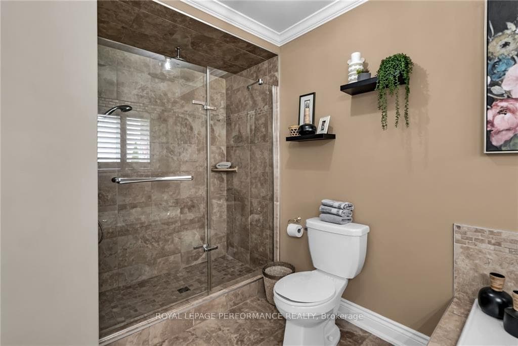 5 STRATFORD Boulevard photo 15