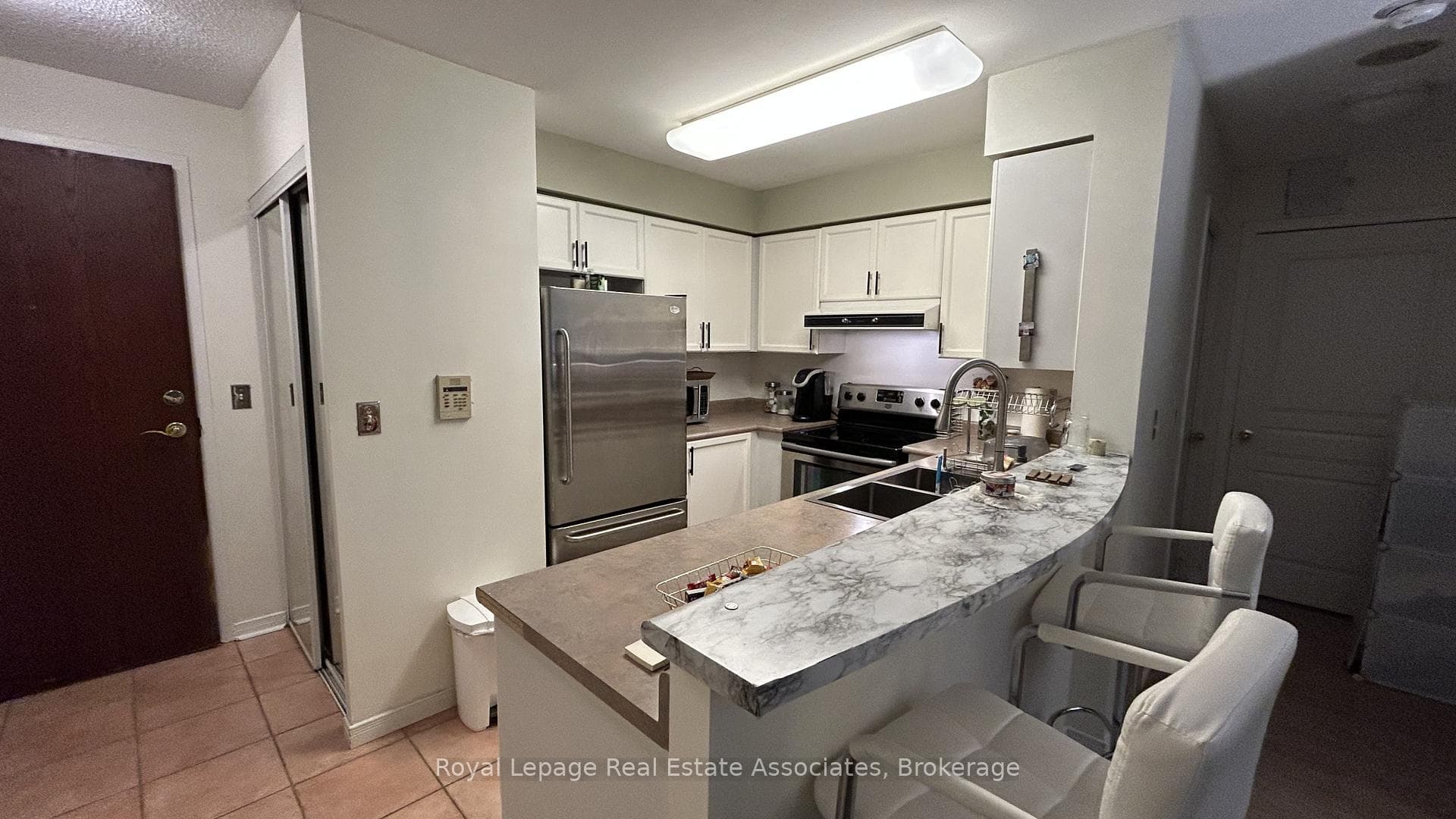 2585 Erin Centre Boulevard Unit 606 photo 2