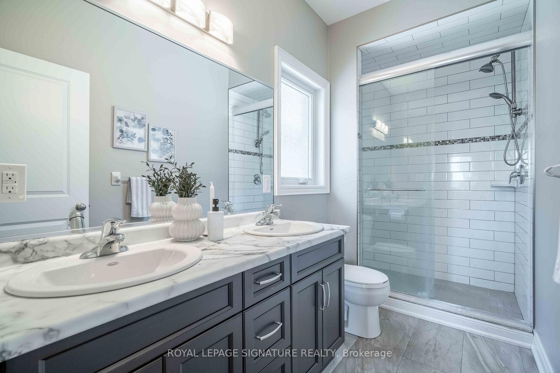 8518 Jennifer Crescent photo 24
