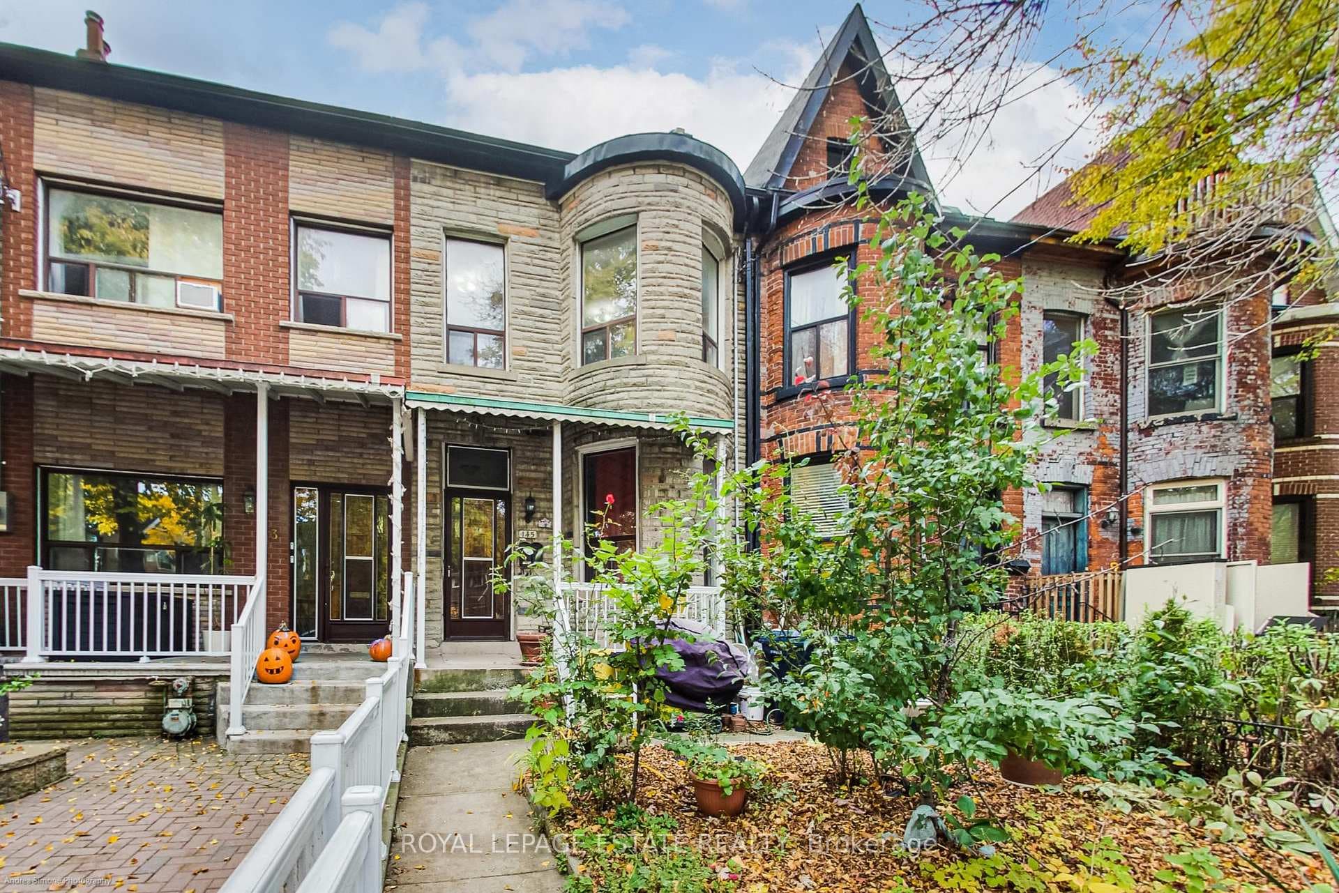 145 Niagara Street Unit Upper photo 1