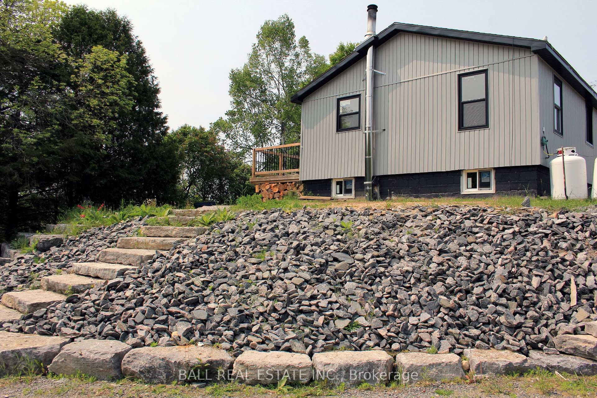 99 Moore Lane photo 37