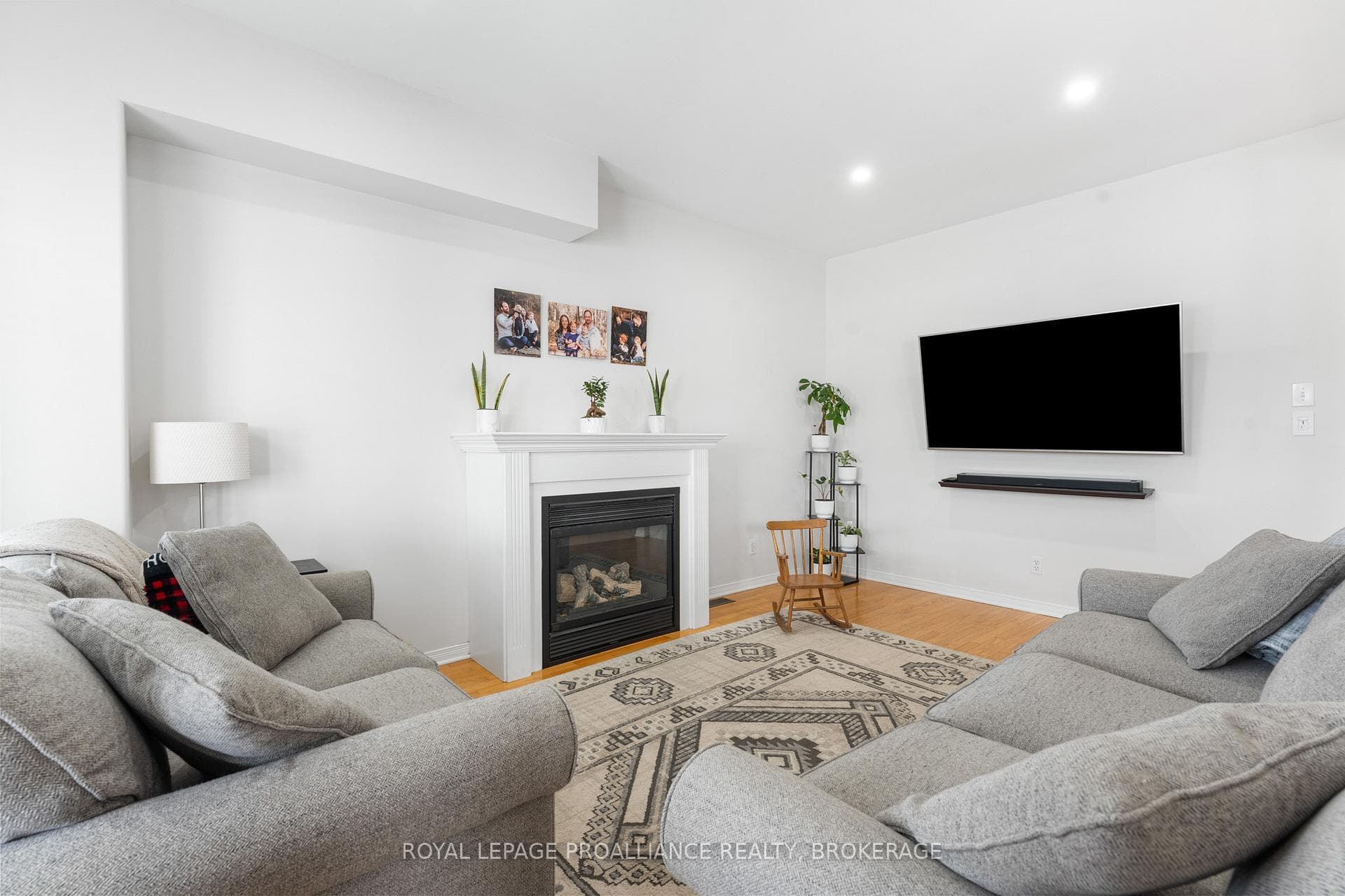 975 Bluffwood Avenue photo 11