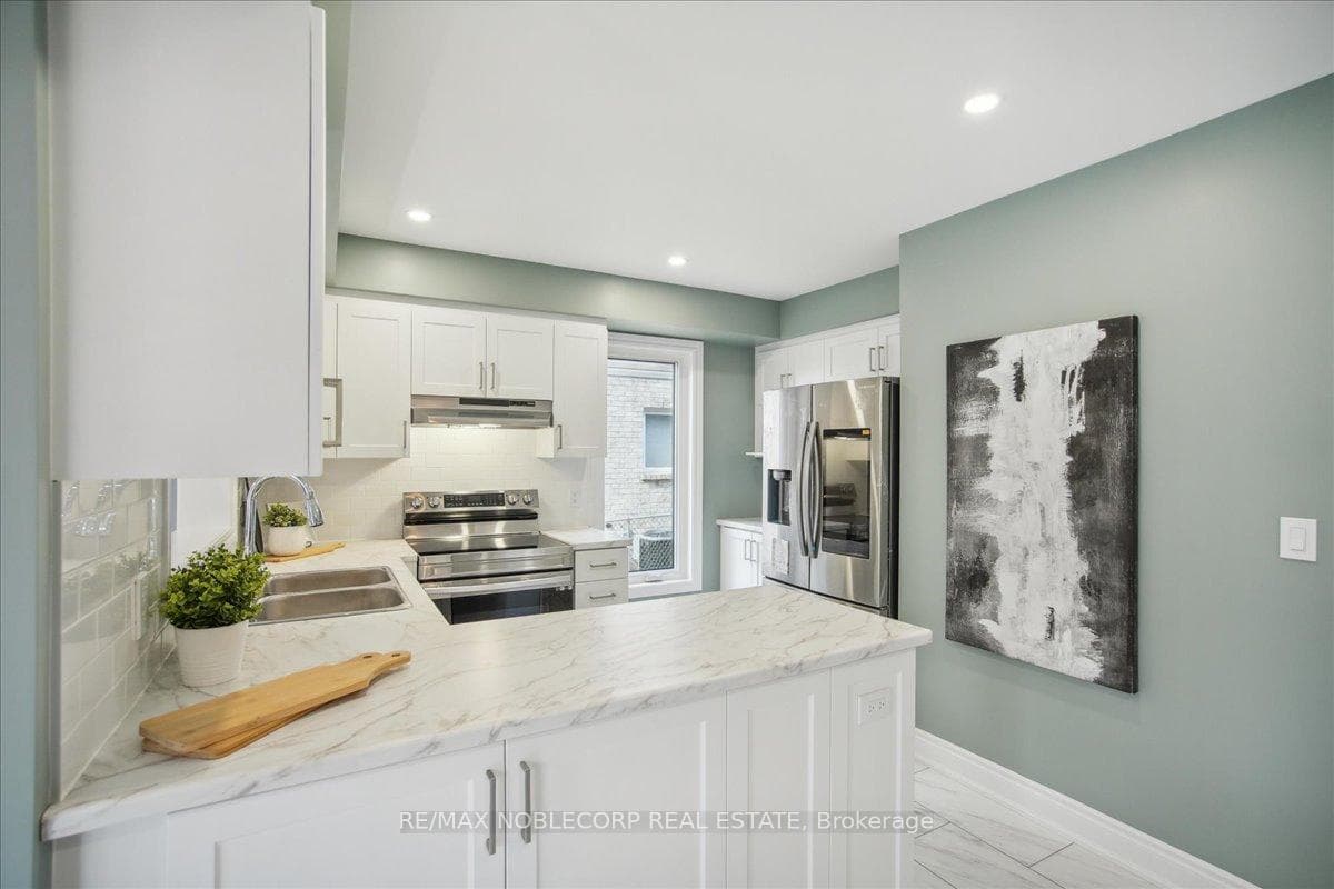 494 Safari Drive photo 16