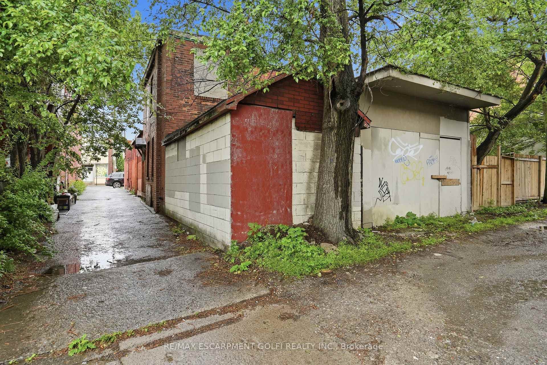 721 1/2 BARTON Street photo 9