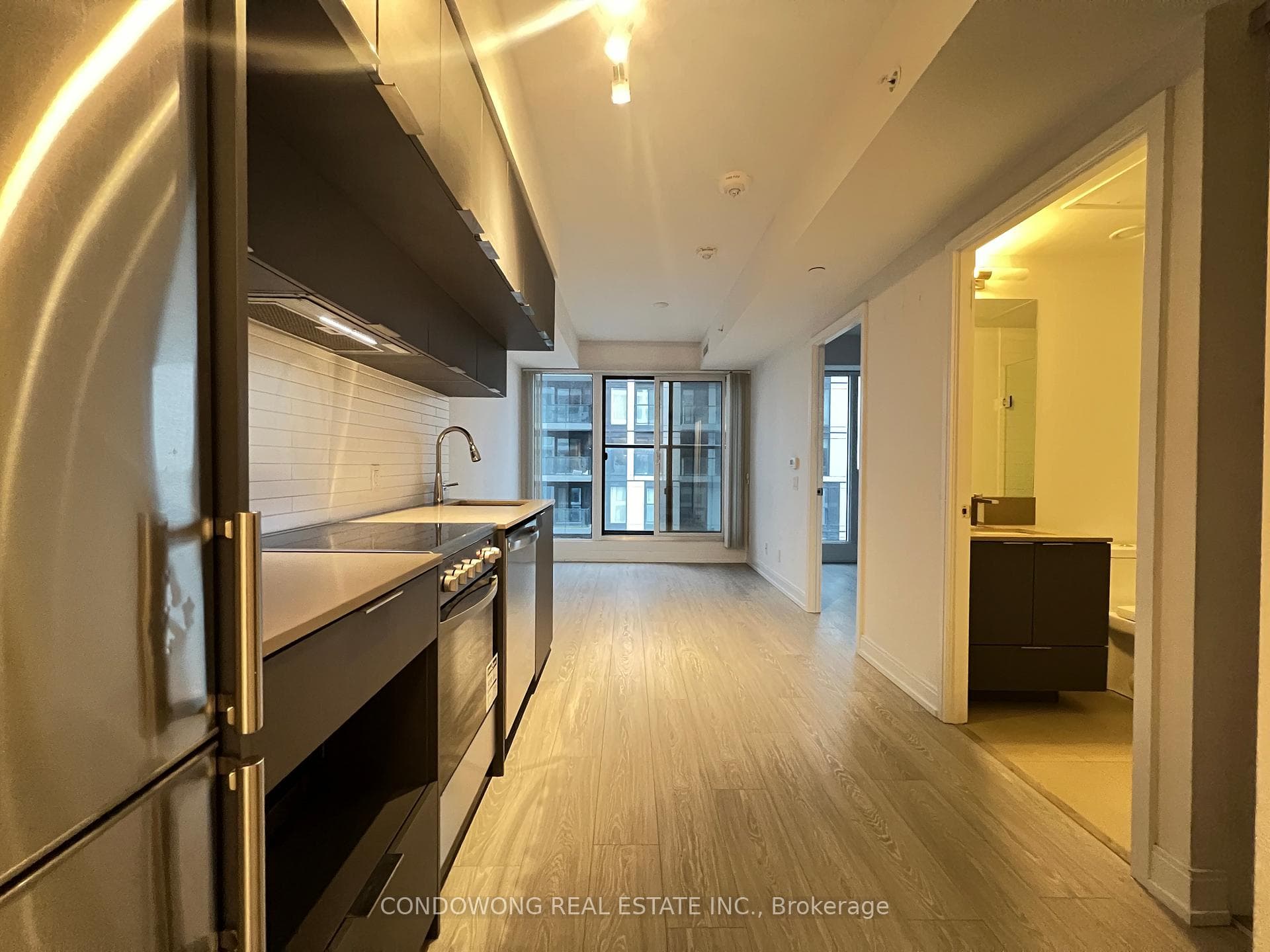 181 Dundas Street Unit 5015 photo 3