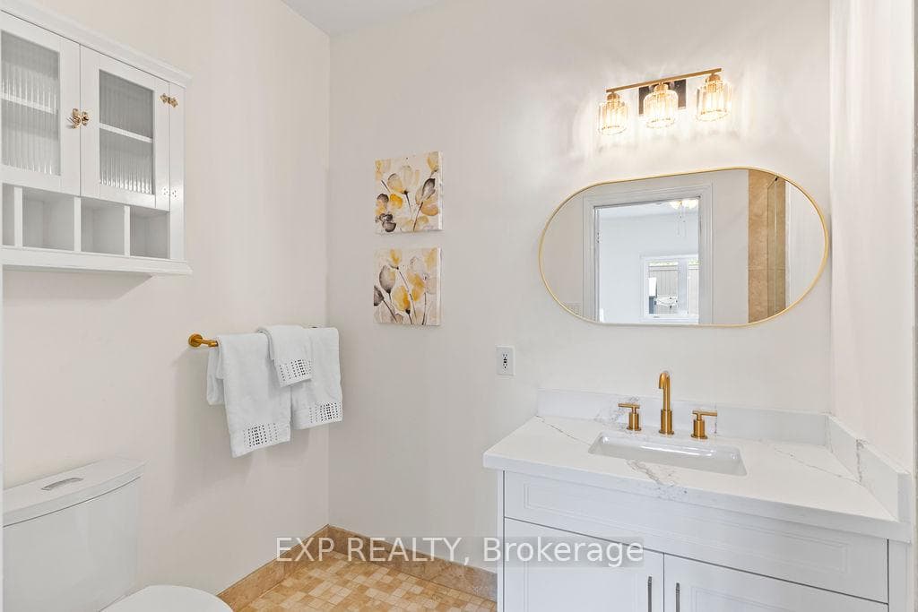225 Ellis Crescent photo 23