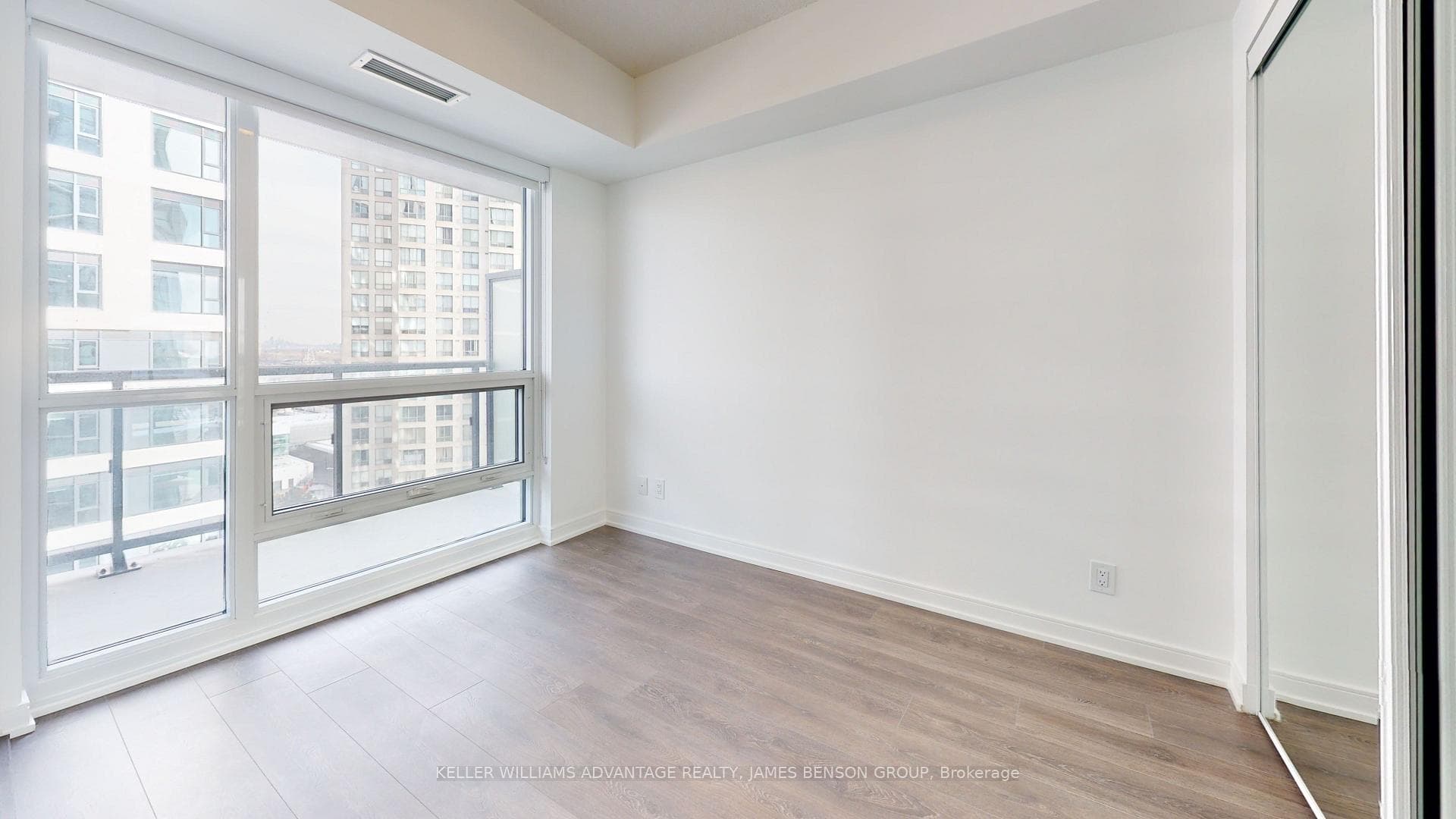 30 Samuel Wood Way Unit 907 photo 2