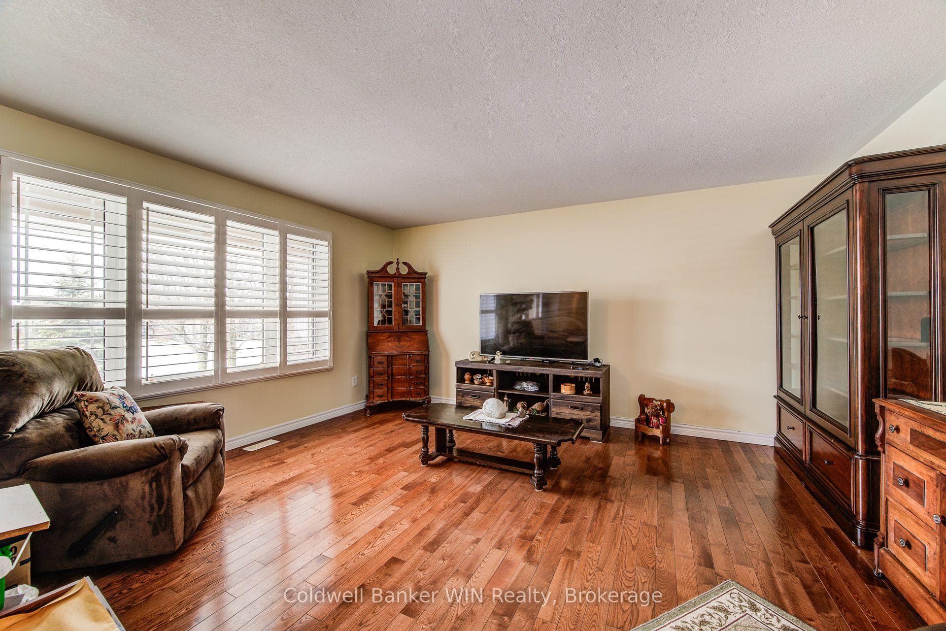 190 Sarah Road photo 6