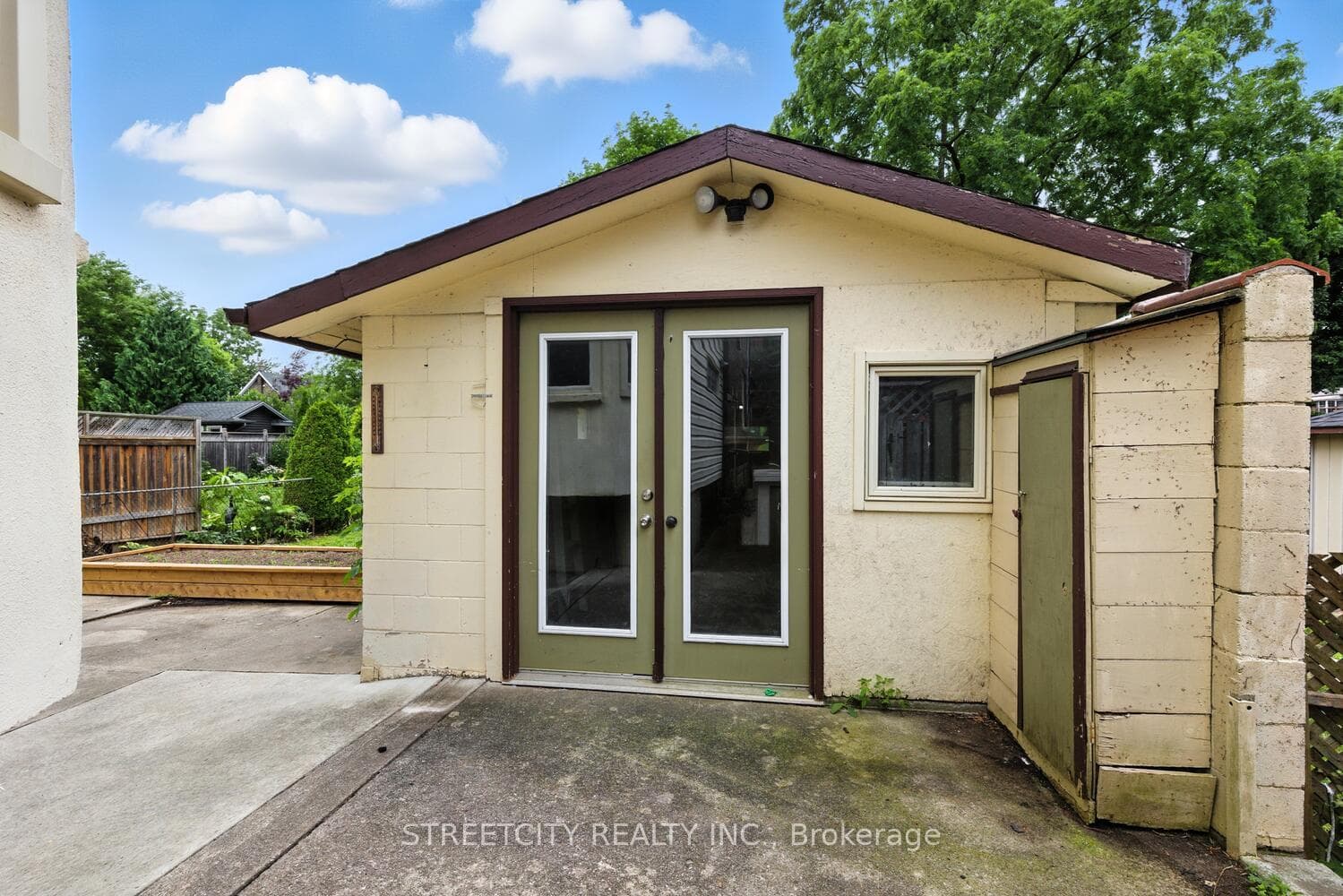 1235 King Street photo 41