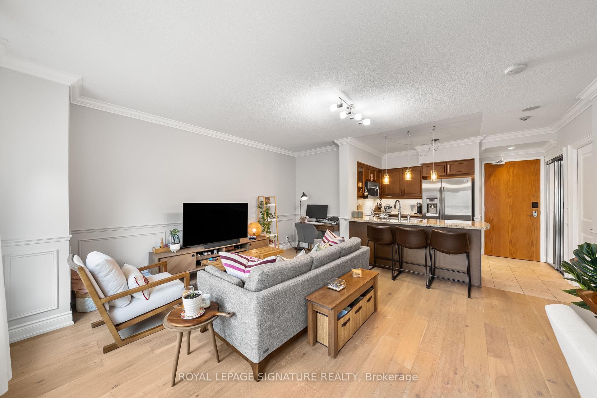 1900 Lakeshore Boulevard Unit 202 photo 3