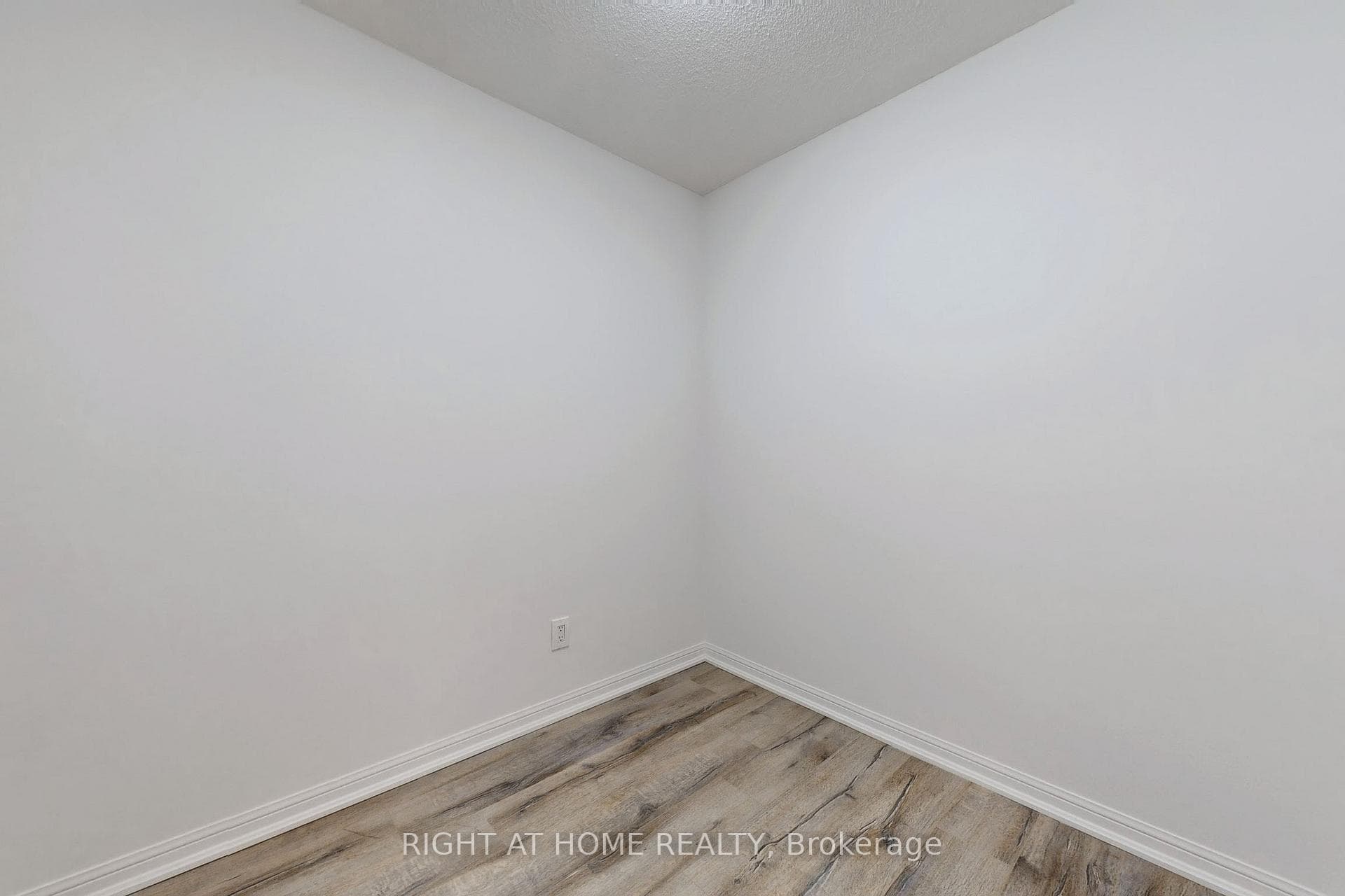 35 Bastion Street Unit 512 photo 20