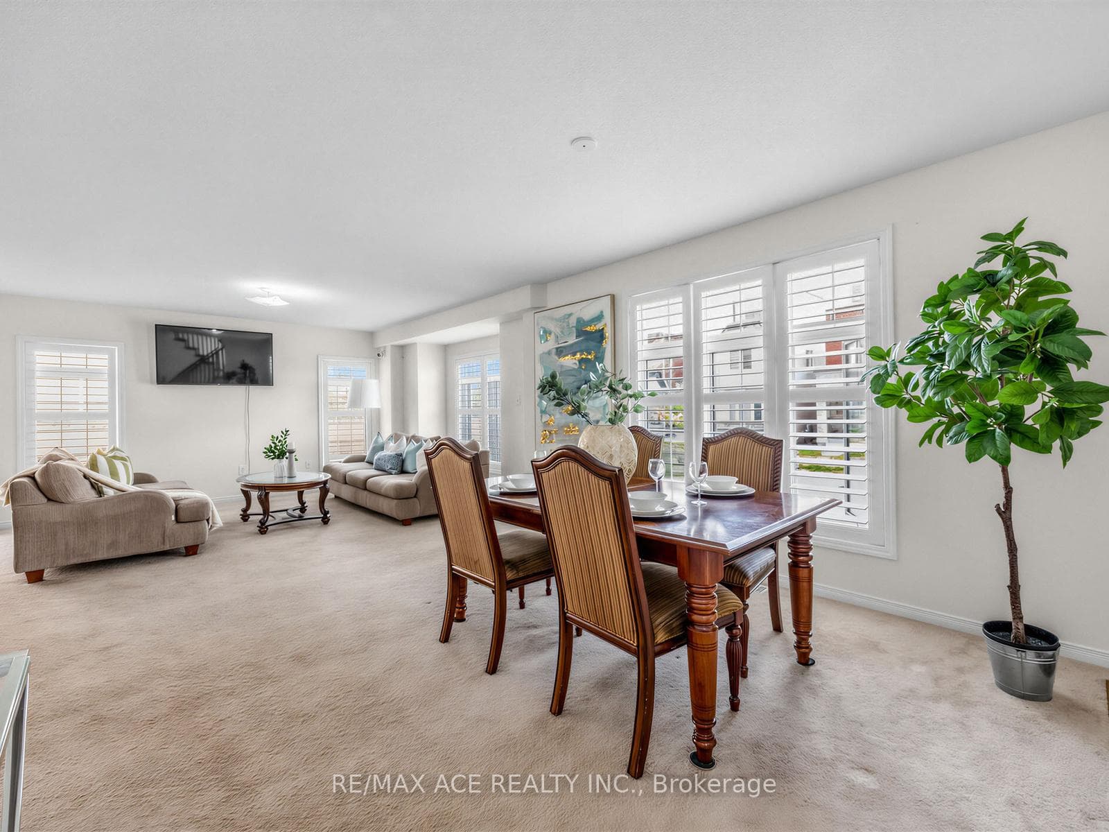 35 Turnerbury Avenue photo 5