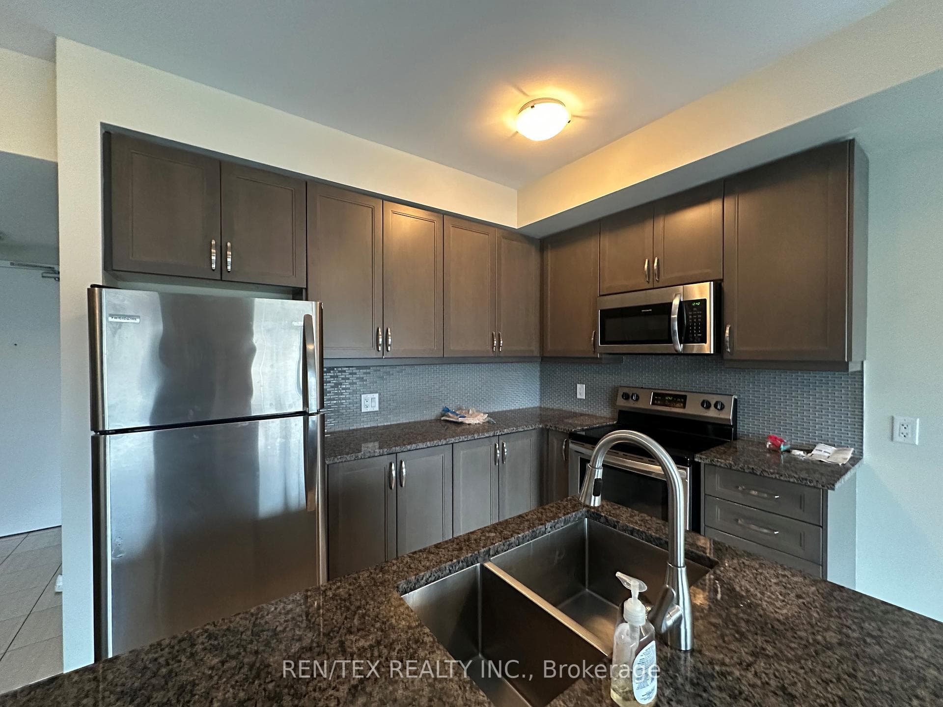 3865 Major Mackenzie Drive Unit 208 photo 2