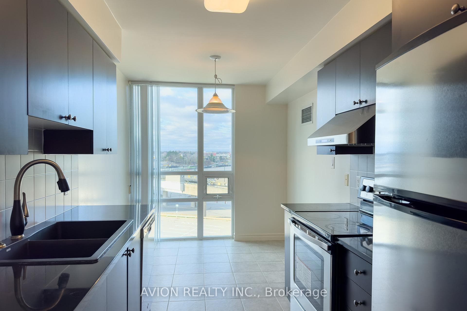 88 Grangeway Avenue Unit 605 photo 4
