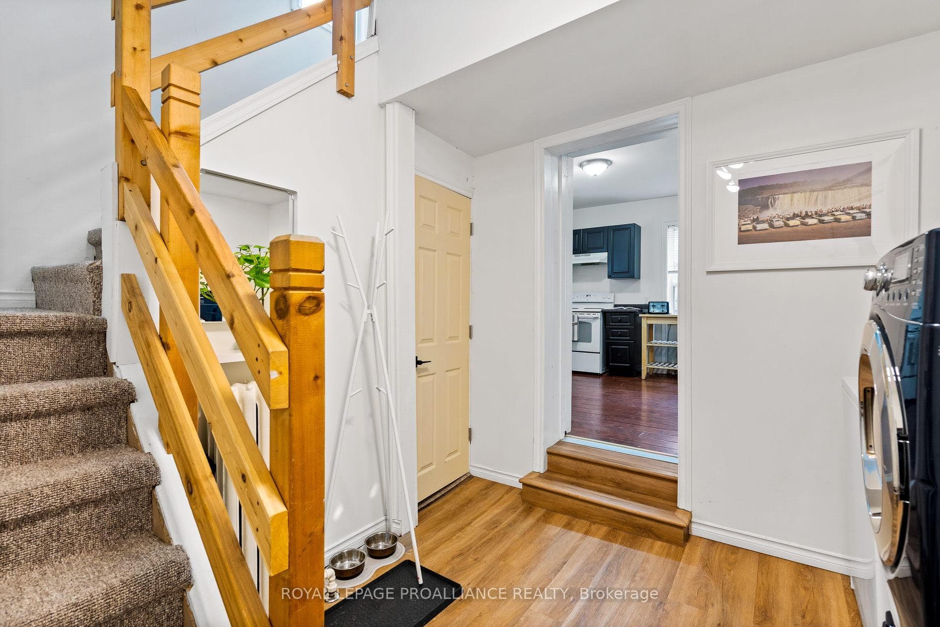5654 Desson Avenue Unit Upper photo 4