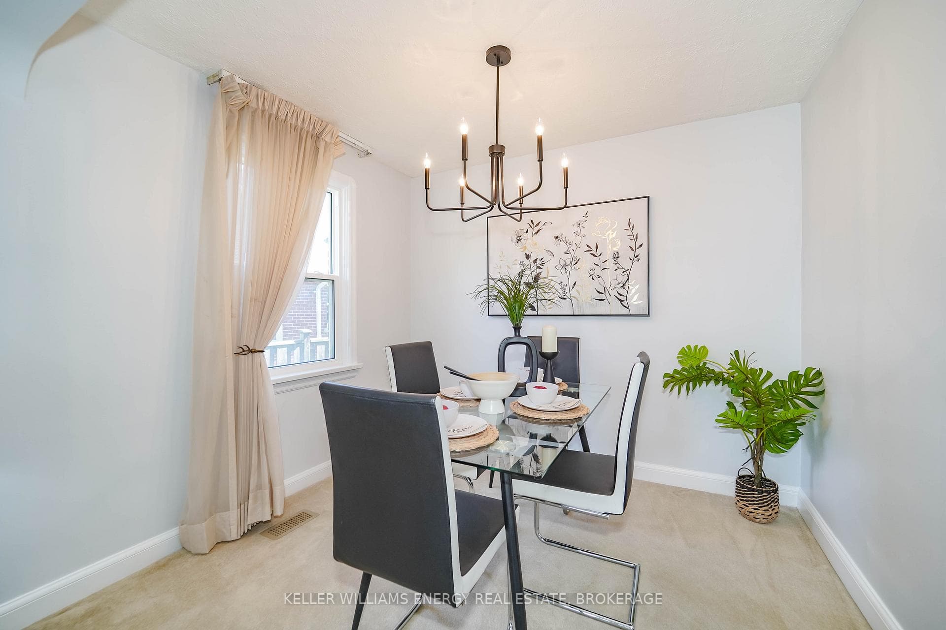 413 Athol Street photo 6