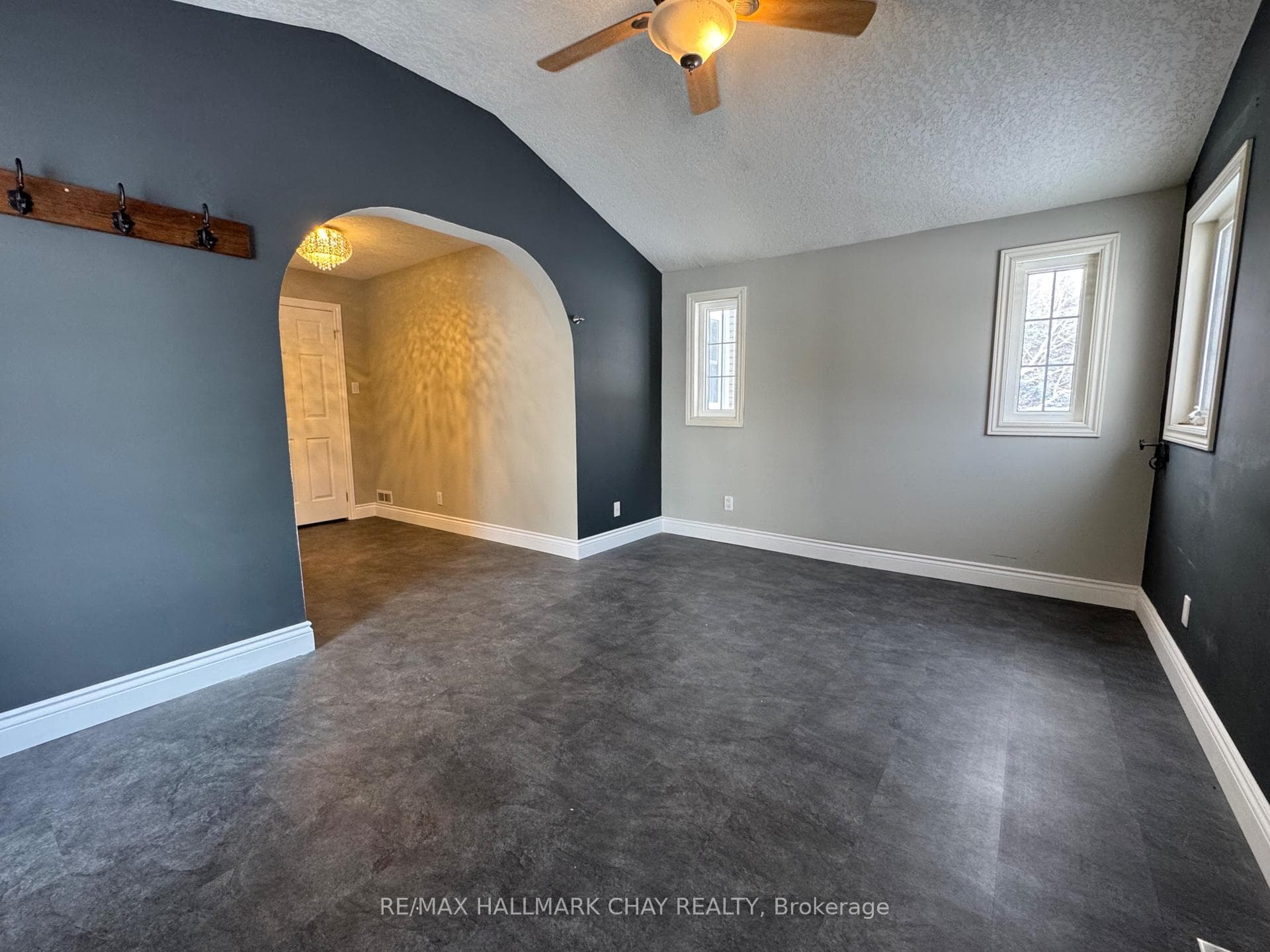 763 - MAIN LEVEL Penetanguishene Road photo 16