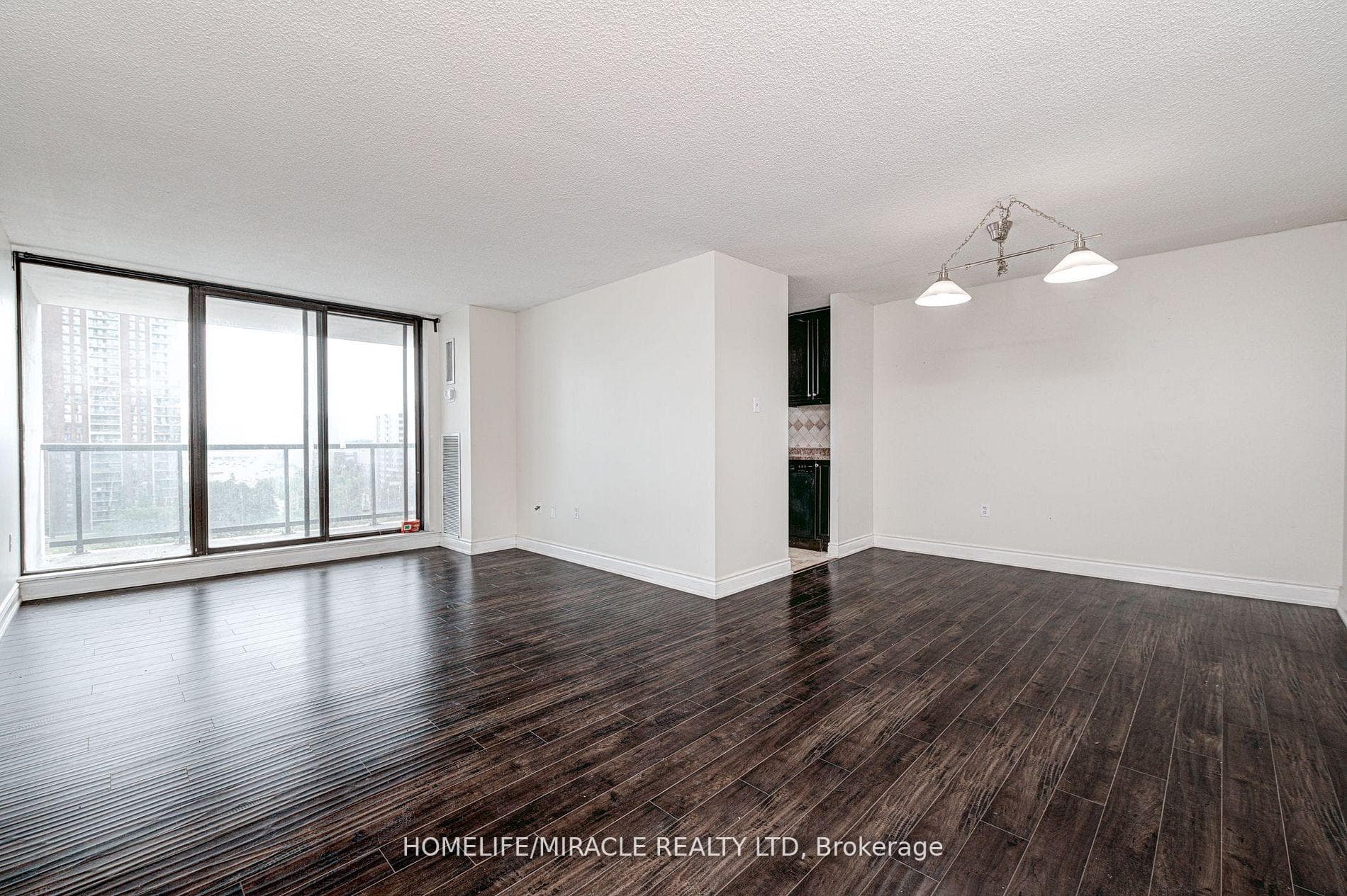 17 Knightsbridge Road Unit 1004 photo 5