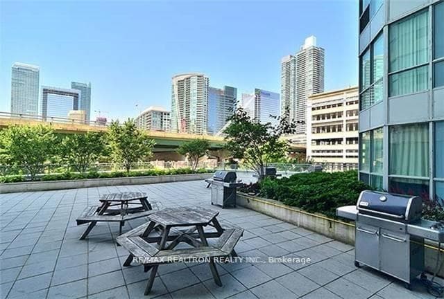 230 Queens Quay Unit 825 photo 11