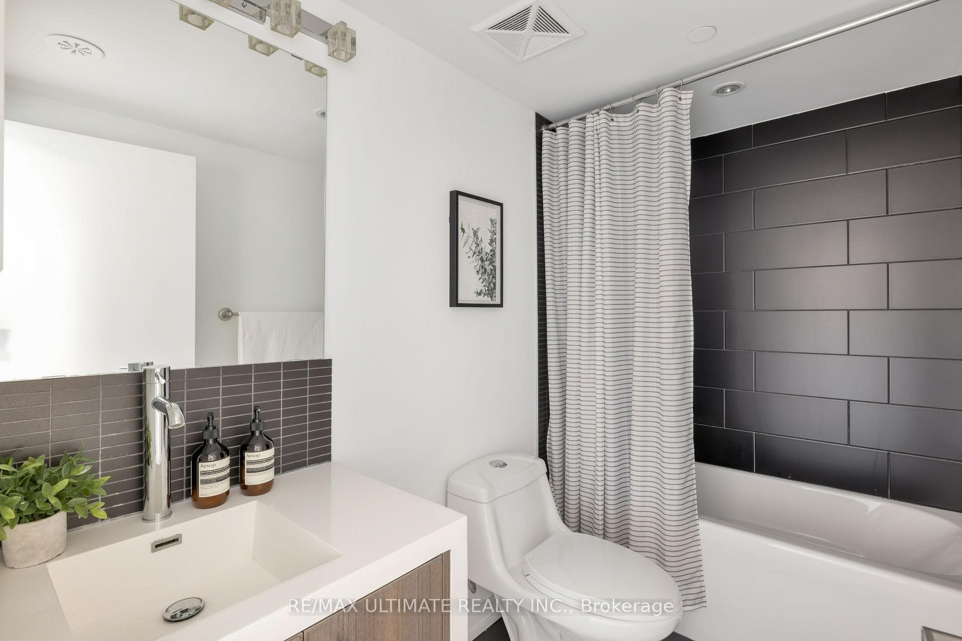 207B Manning Avenue photo 25