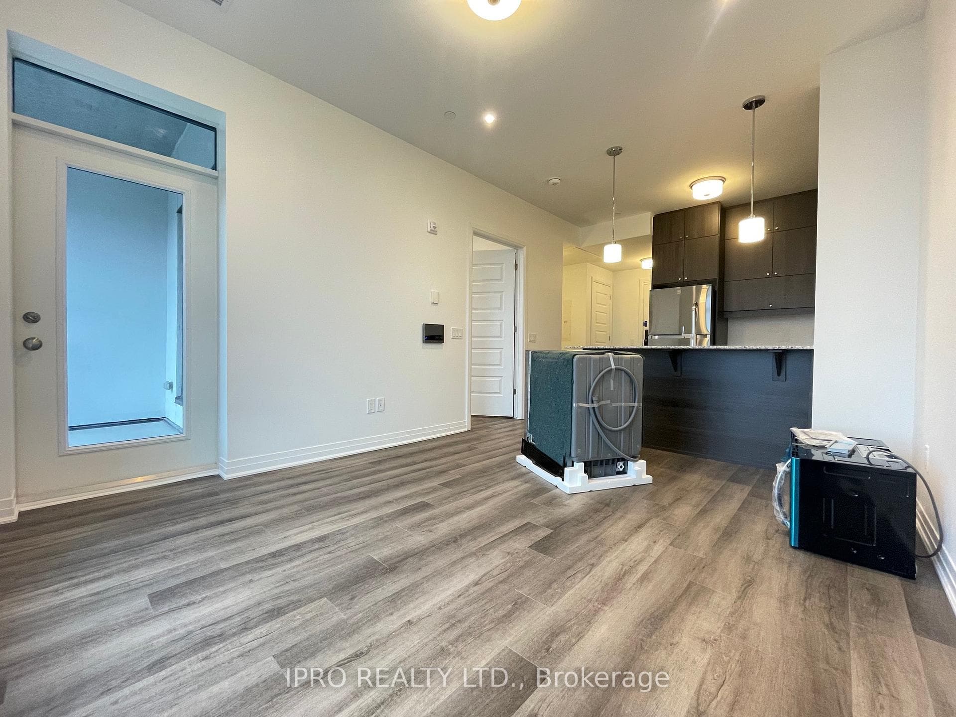 470 Gordon Krantz Avenue Unit 521 photo 9