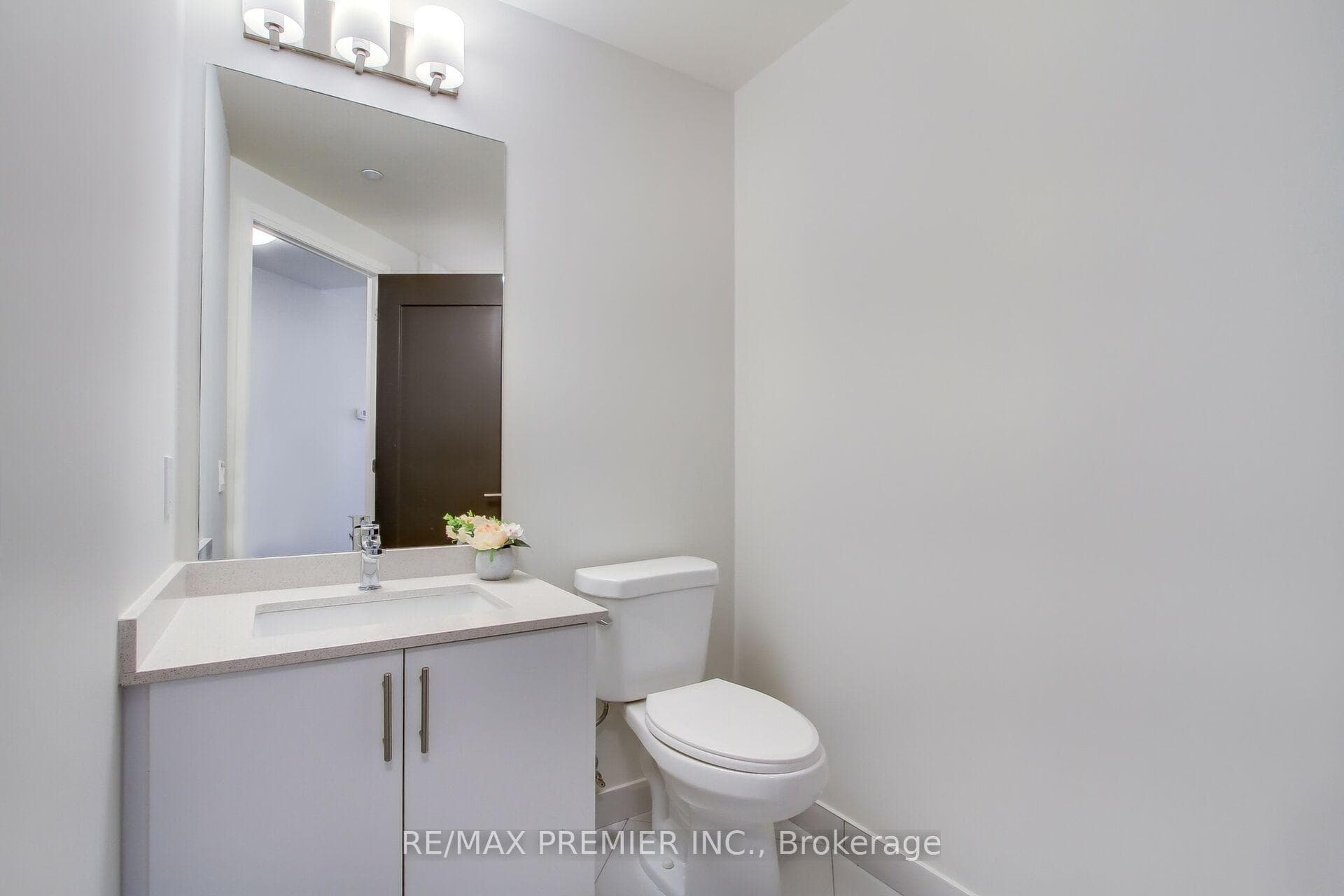 9000 Jane Street Unit 1711 photo 13