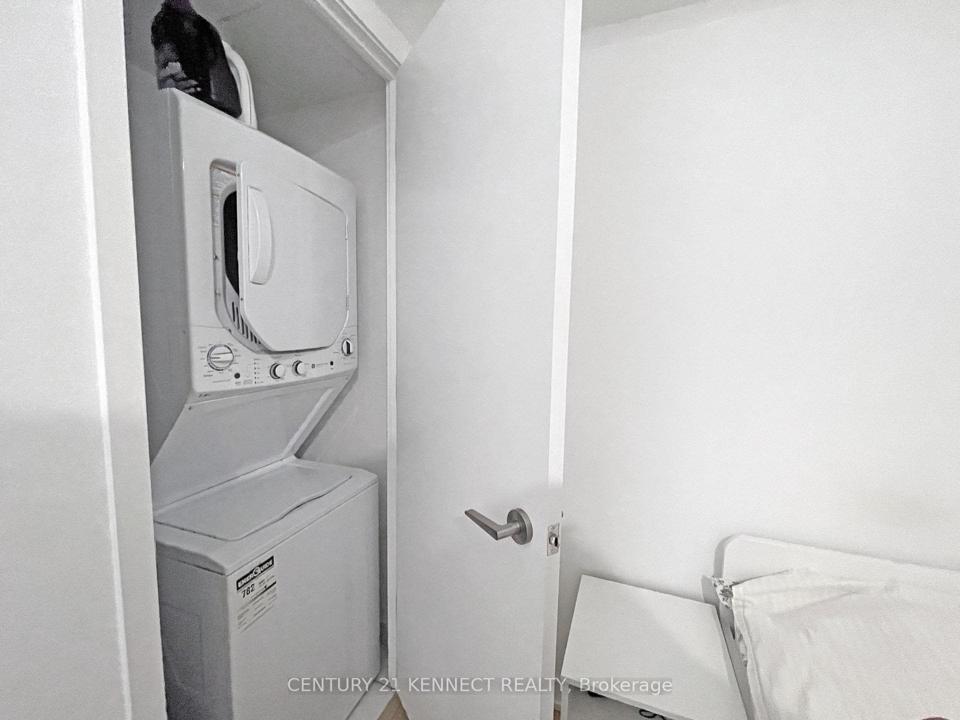 501 Yonge Street Unit 1611 photo 15