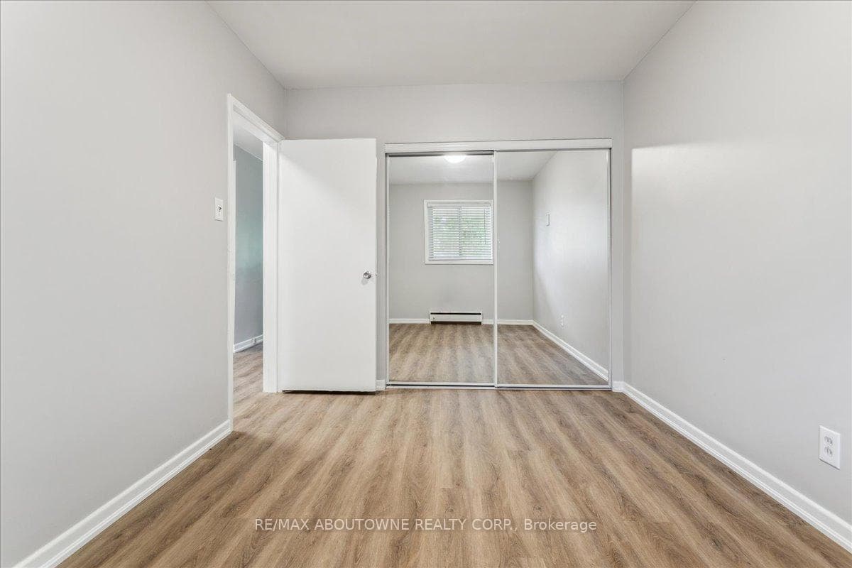 2344 Queensway Drive Unit 4 photo 30