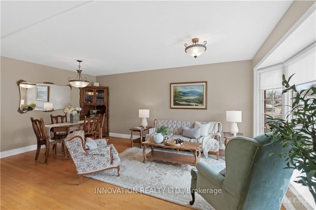 2216 BICKERTON Avenue photo 11