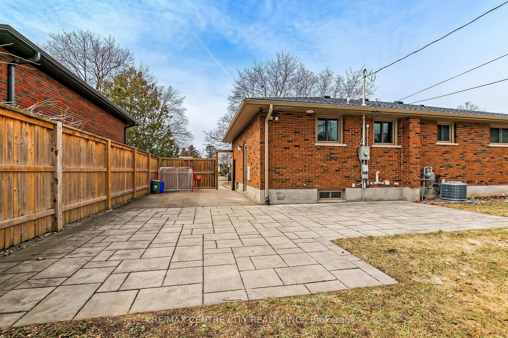 1164 Lancaster Street photo 19