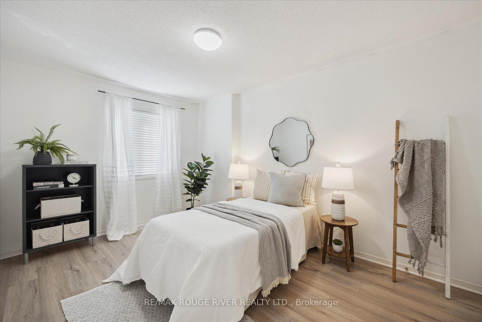 6 Waldron Court photo 24