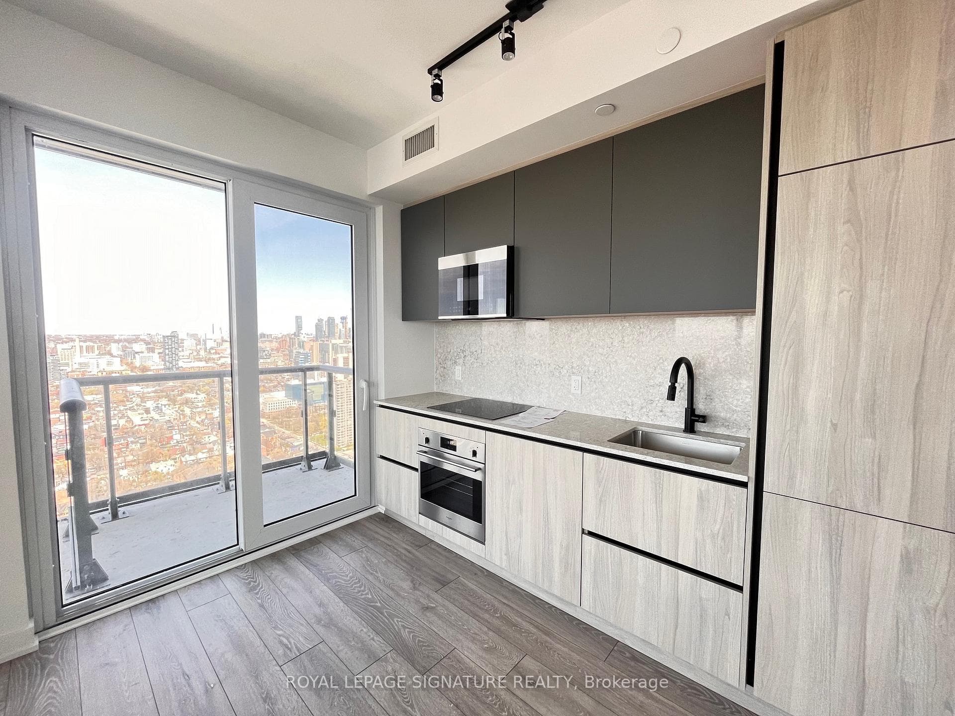 108 Peter Street Unit 4213 photo 4
