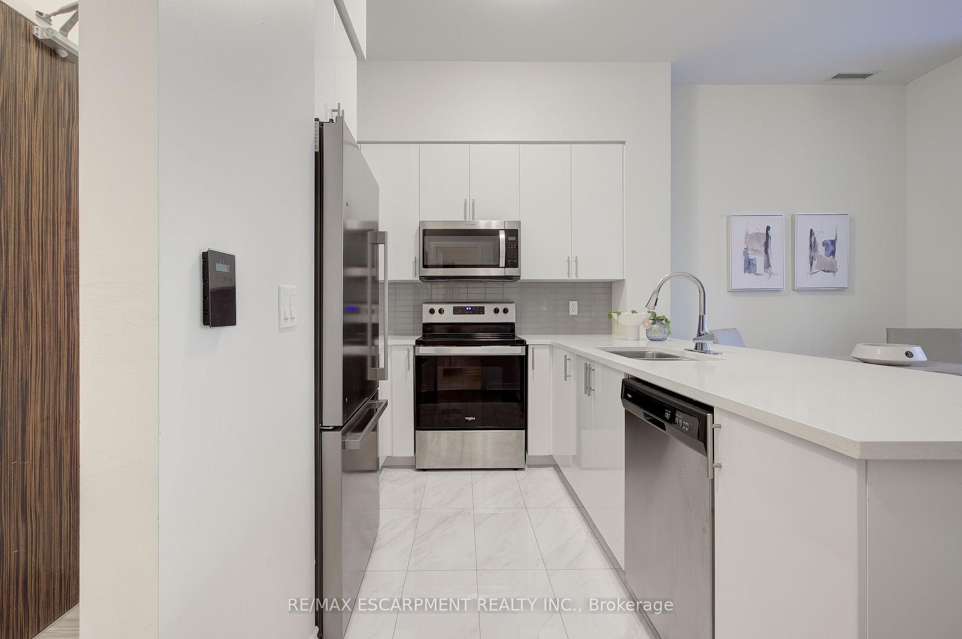 349 Rathburn Road Unit 107 photo 4