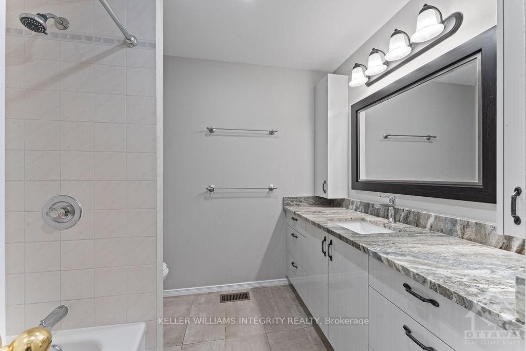 15 WILLWOOD Crescent photo 22