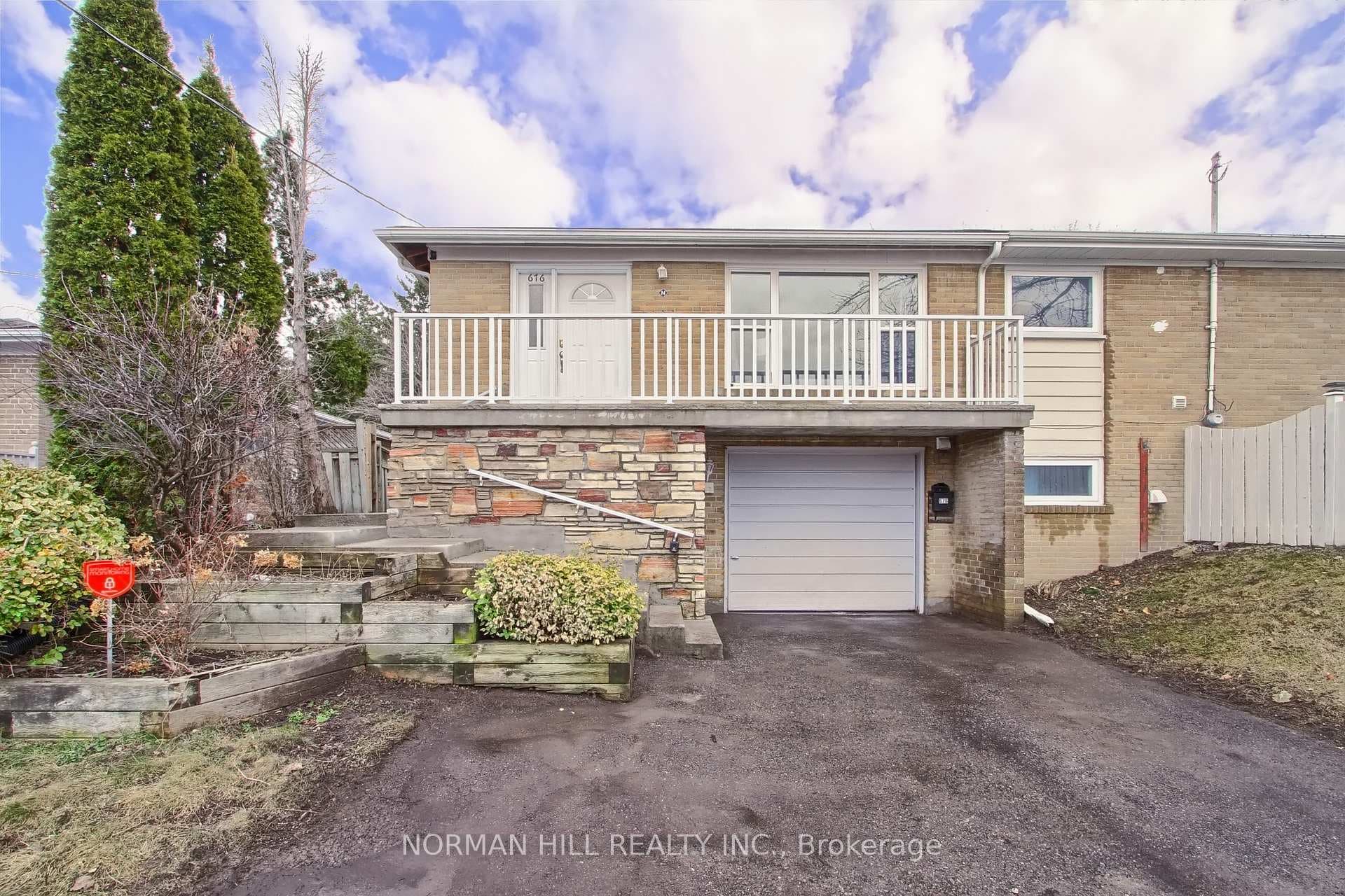 676 Mountview Place photo 1