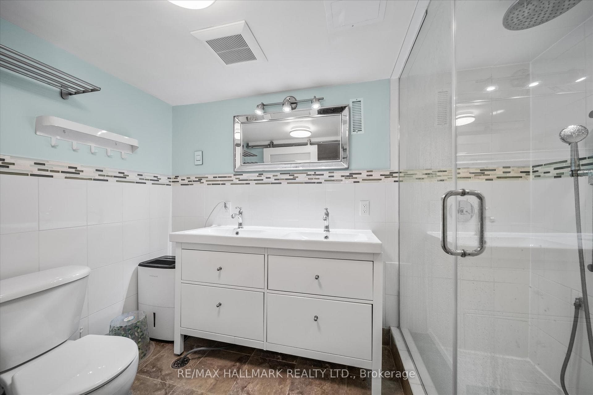 128 Harewood Avenue photo 29