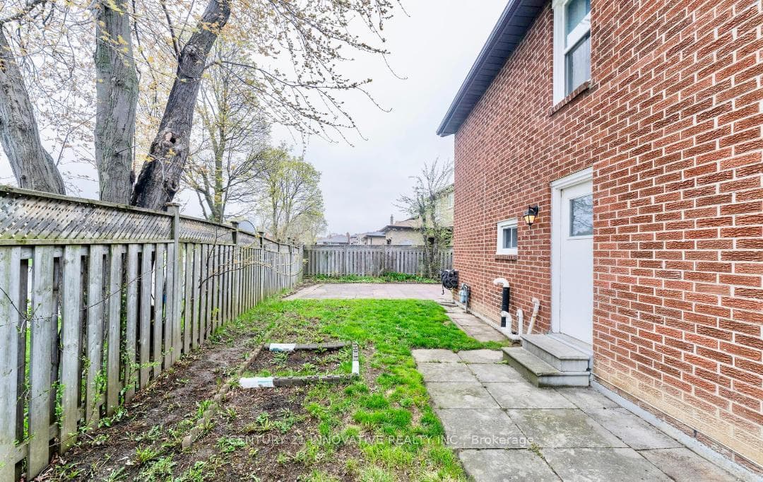 45 Pepperell Crescent photo 4